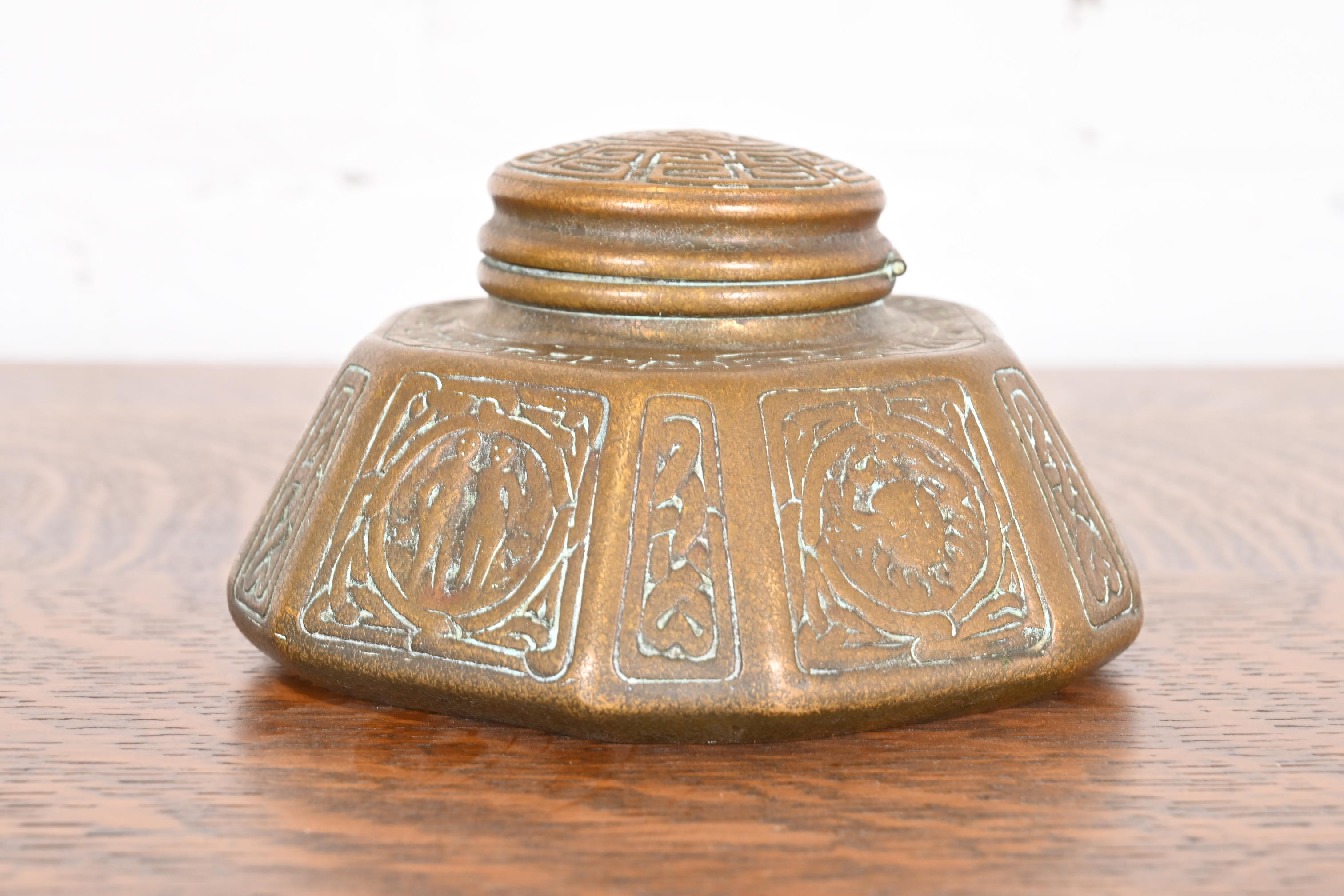 Tiffany Studios New York 'Zodiac' Bronze Doré Large Inkwell - Image 7