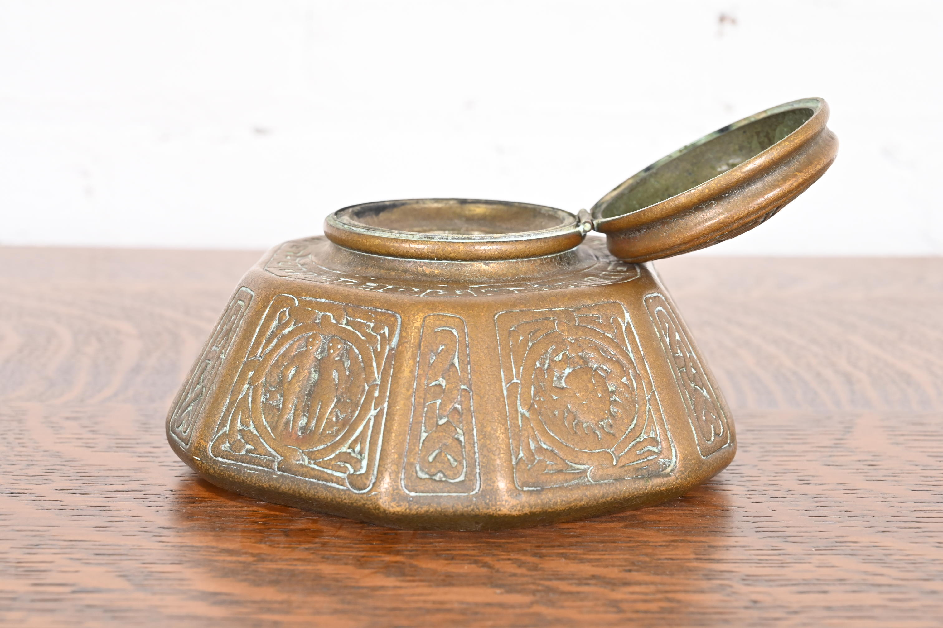 Tiffany Studios New York 'Zodiac' Bronze Doré Large Inkwell - Image 10