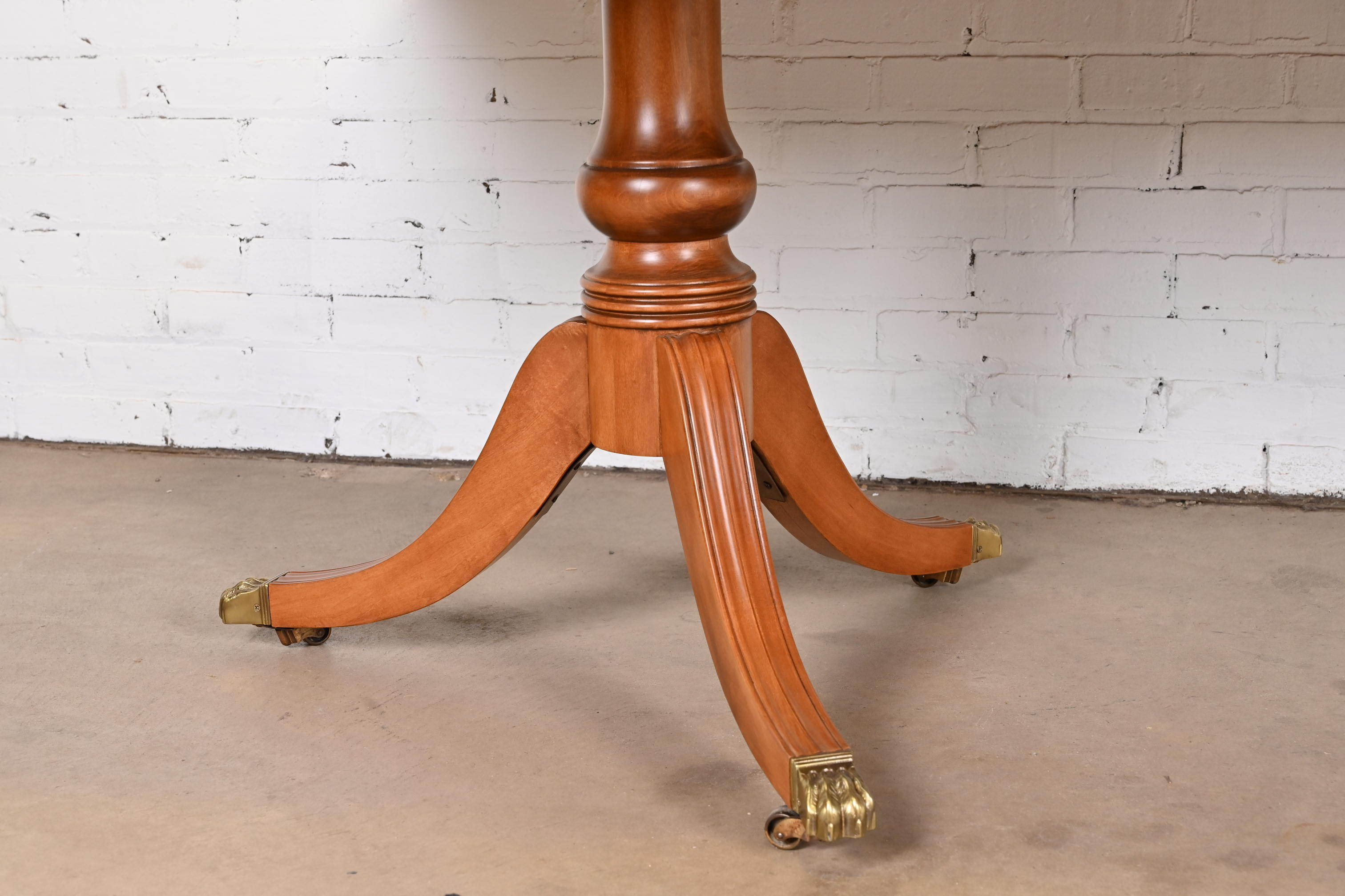 Henredon Georgian Banded Mahogany Double Pedestal Extension Dining Table, Newly Refinished - Image 10
