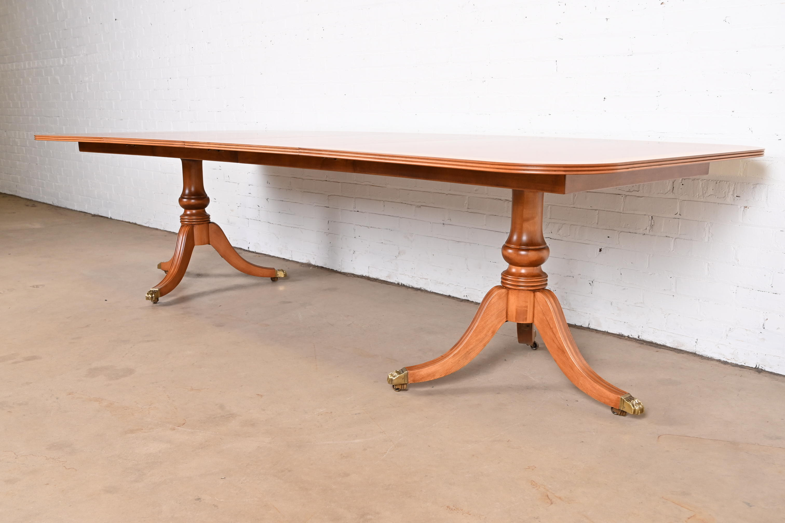 Henredon Georgian Banded Mahogany Double Pedestal Extension Dining Table, Newly Refinished - Image 4