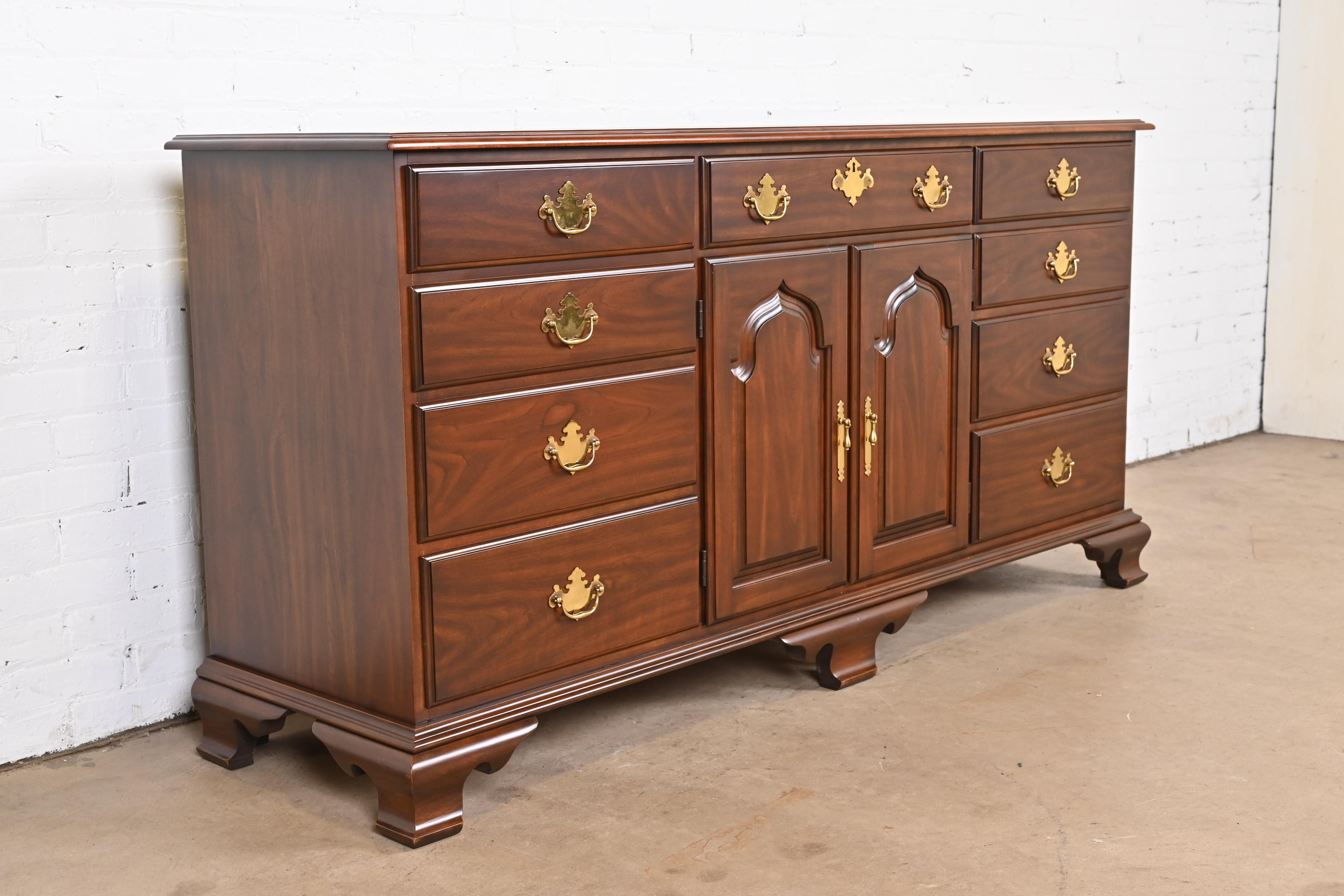Harden Furniture Georgian Solid Cherry Wood Long Dresser, Newly Restored - Image 3