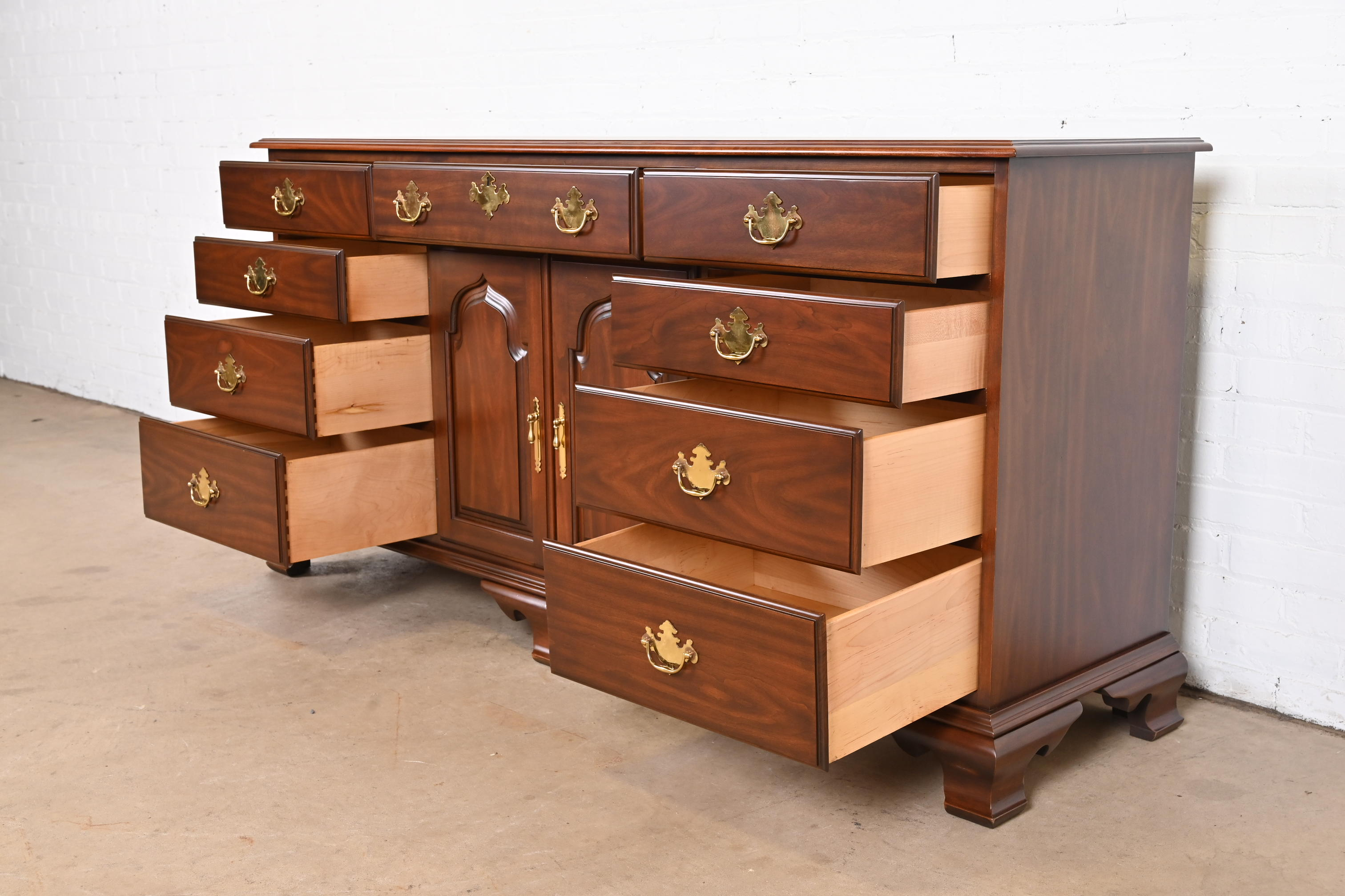 Harden Furniture Georgian Solid Cherry Wood Long Dresser, Newly Restored - Image 5