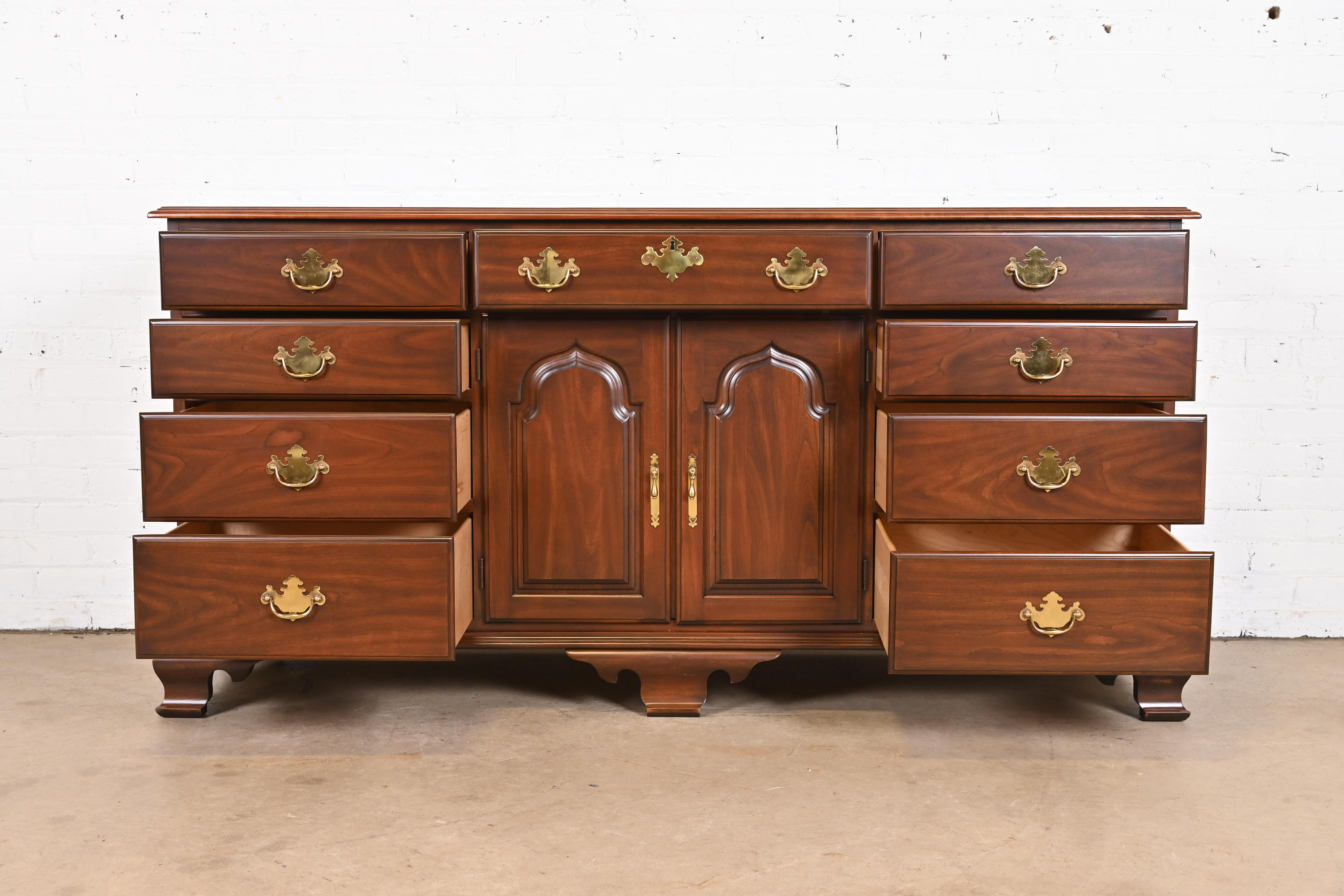 Harden Furniture Georgian Solid Cherry Wood Long Dresser, Newly Restored - Image 4