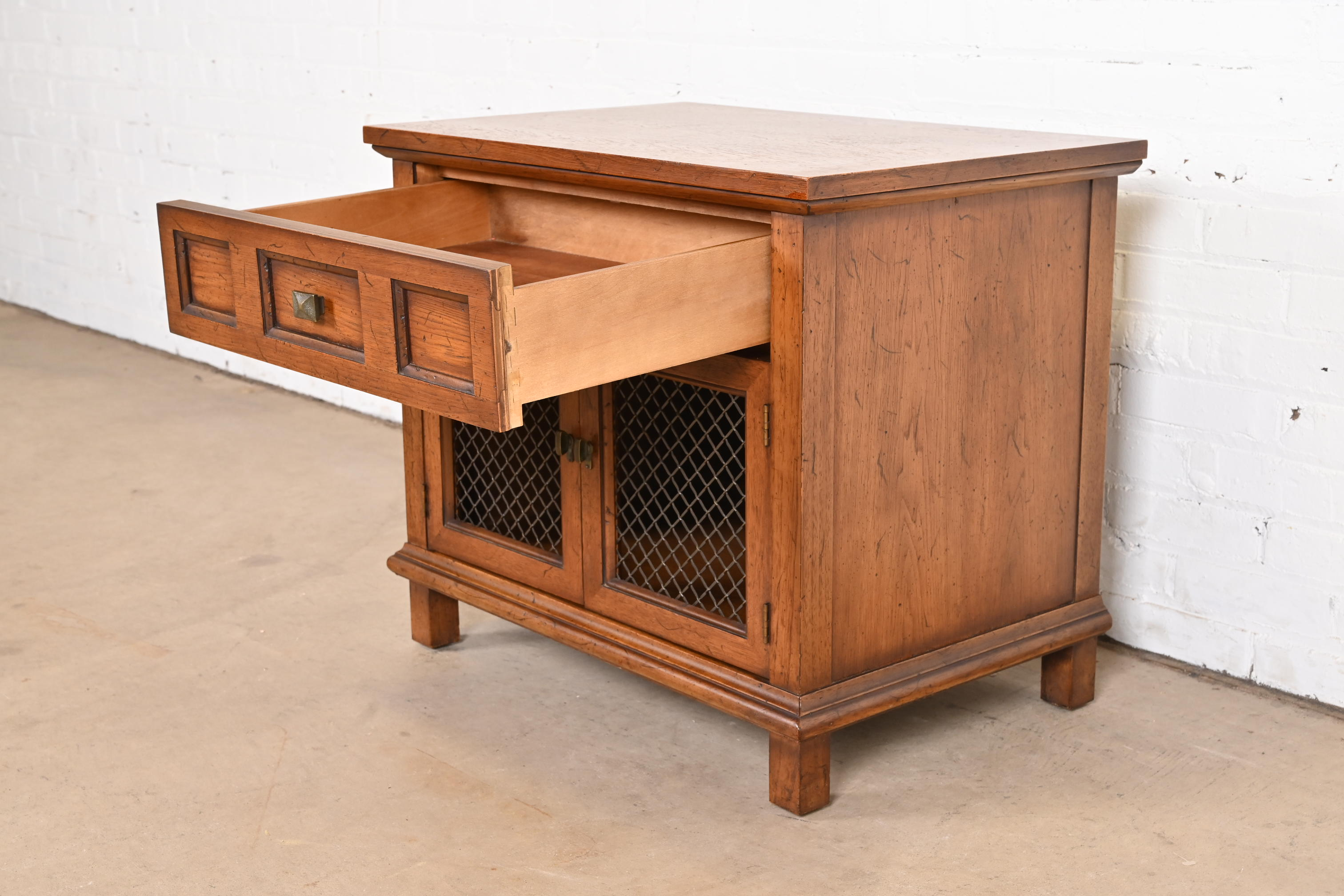 Henredon Mid-Century Modern Walnut Nightstand, 1960s - Image 6