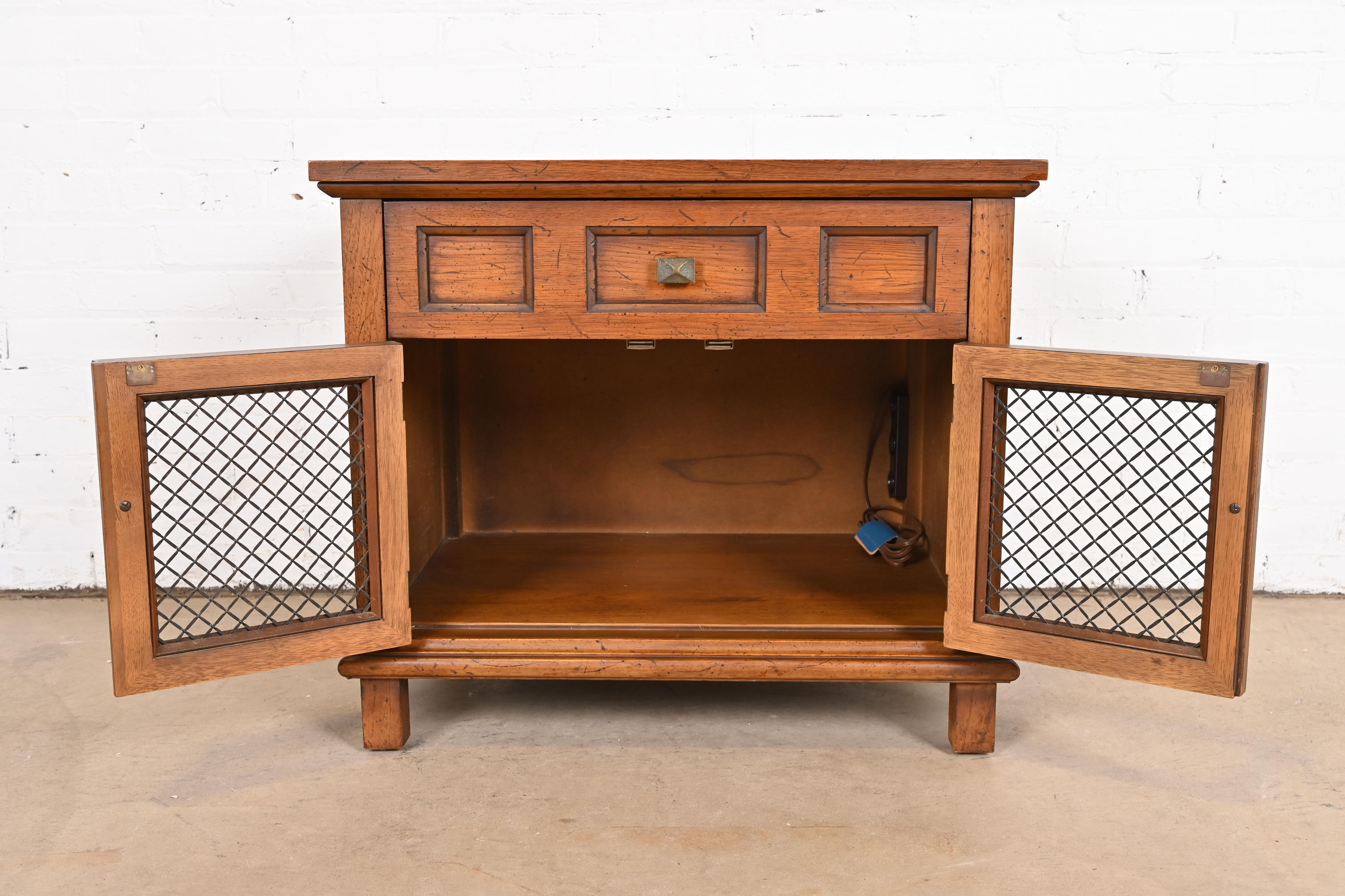 Henredon Mid-Century Modern Walnut Nightstand, 1960s - Image 9