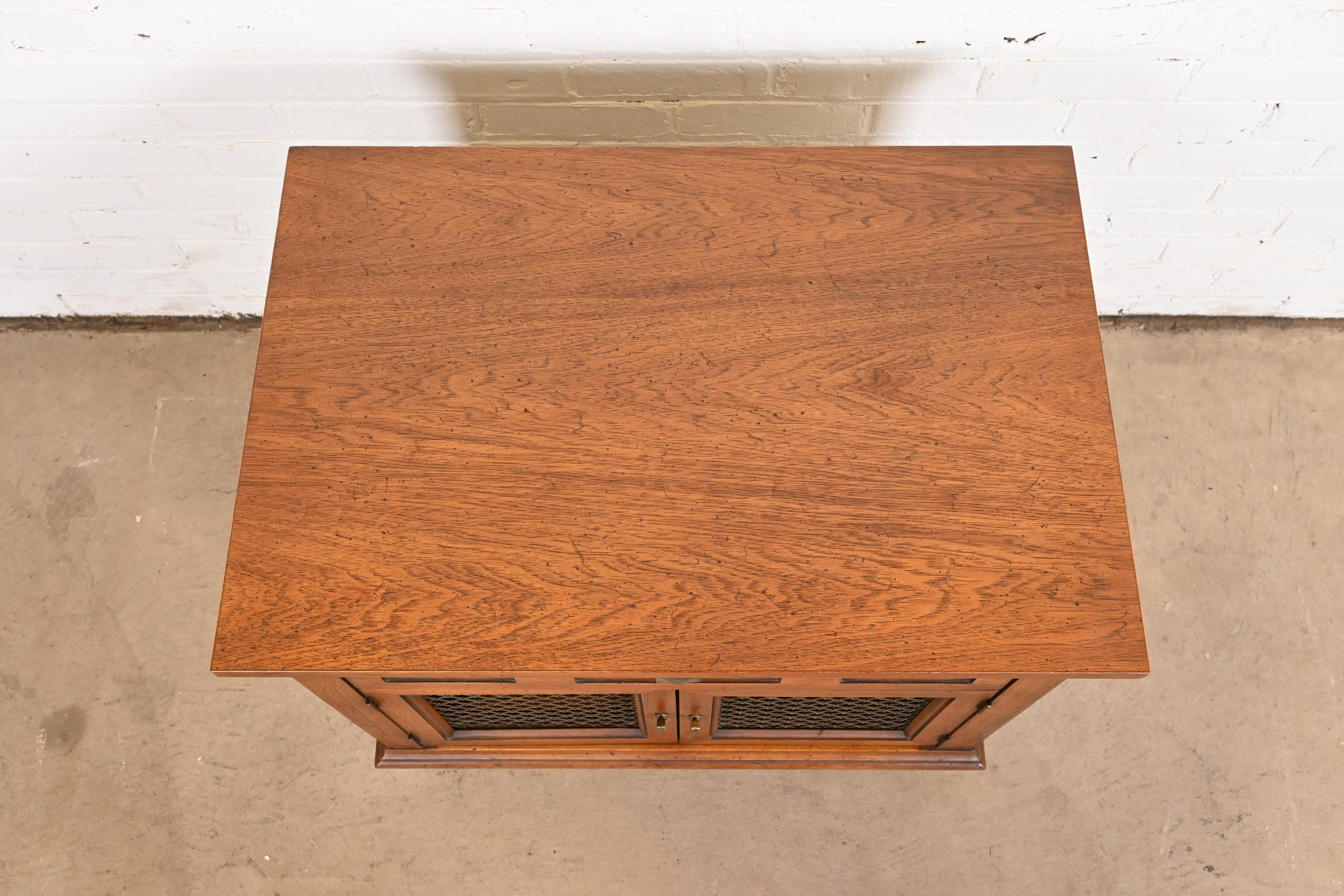 Henredon Mid-Century Modern Walnut Nightstand, 1960s - Image 10