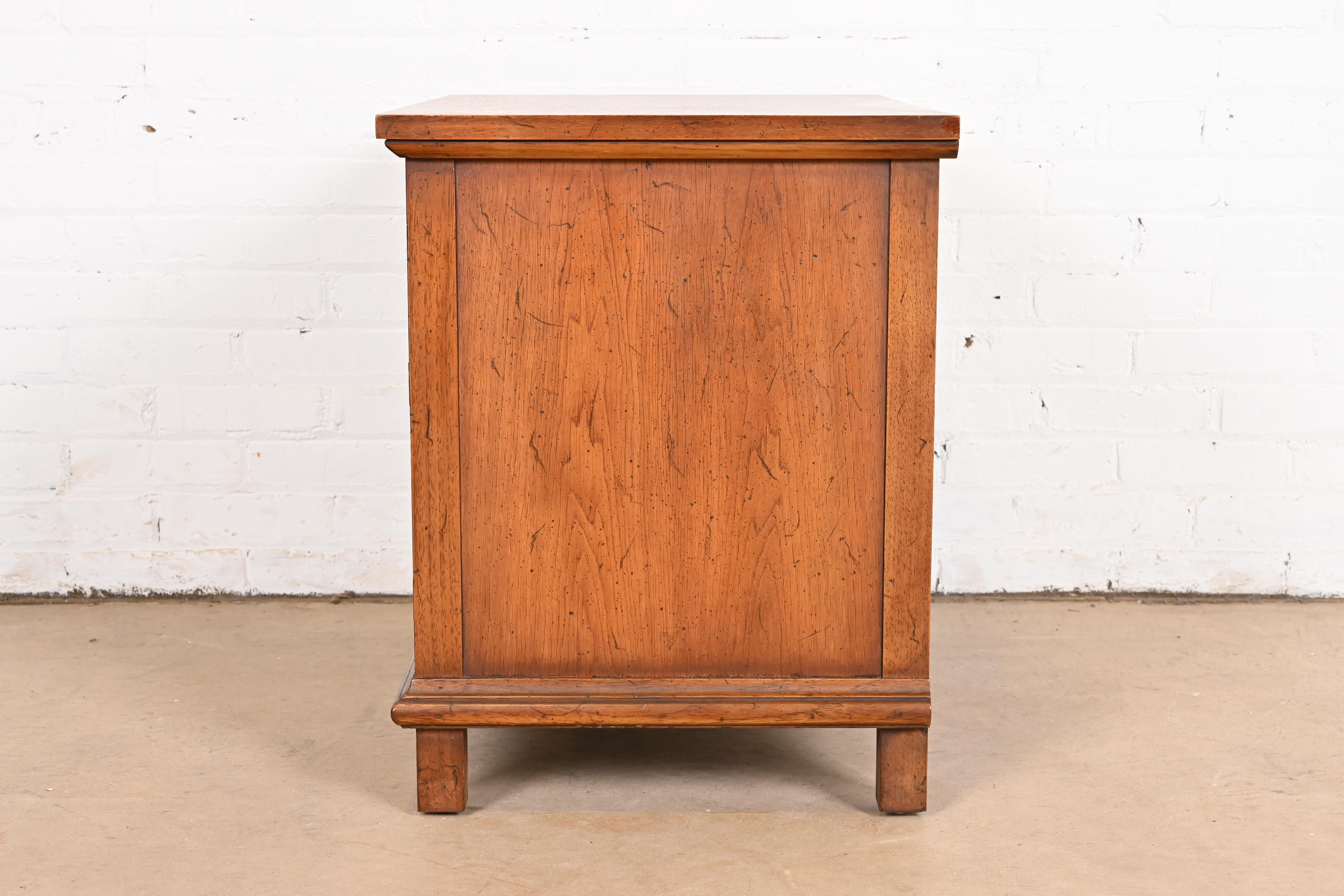 Henredon Mid-Century Modern Walnut Nightstand, 1960s - Image 11