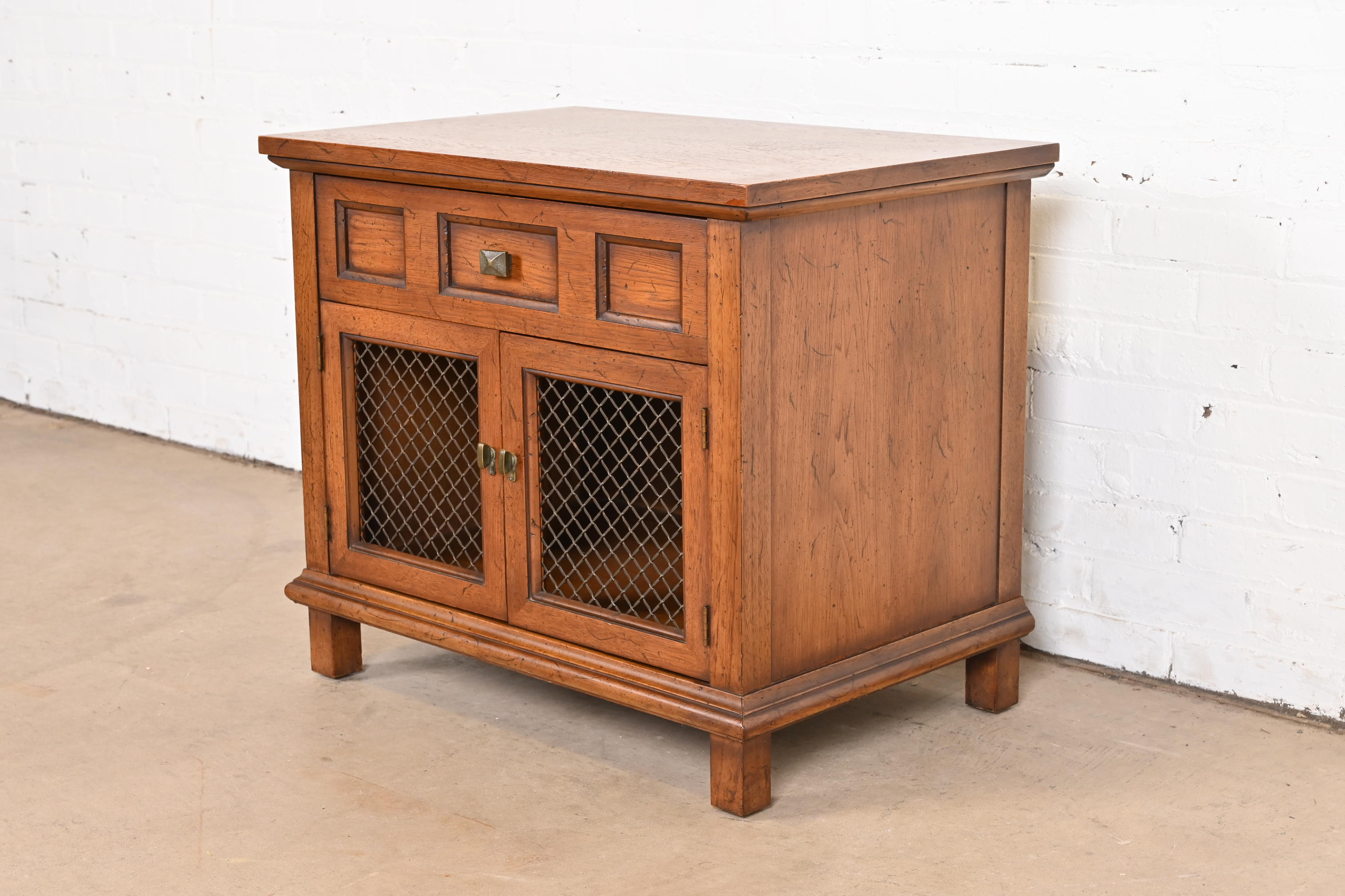 Henredon Mid-Century Modern Walnut Nightstand, 1960s