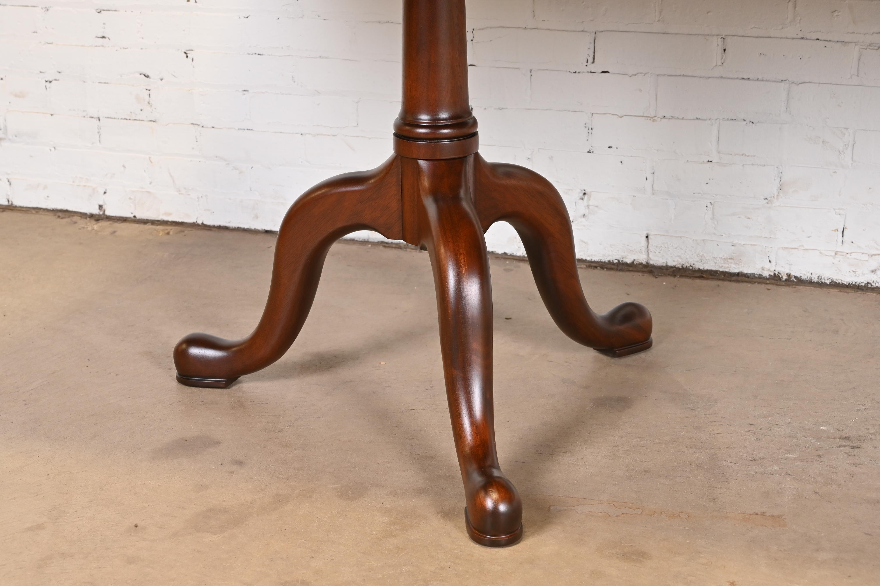 Henkel Harris Georgian Solid Mahogany Double Pedestal Extension Dining Table, Newly Refinished - Image 9