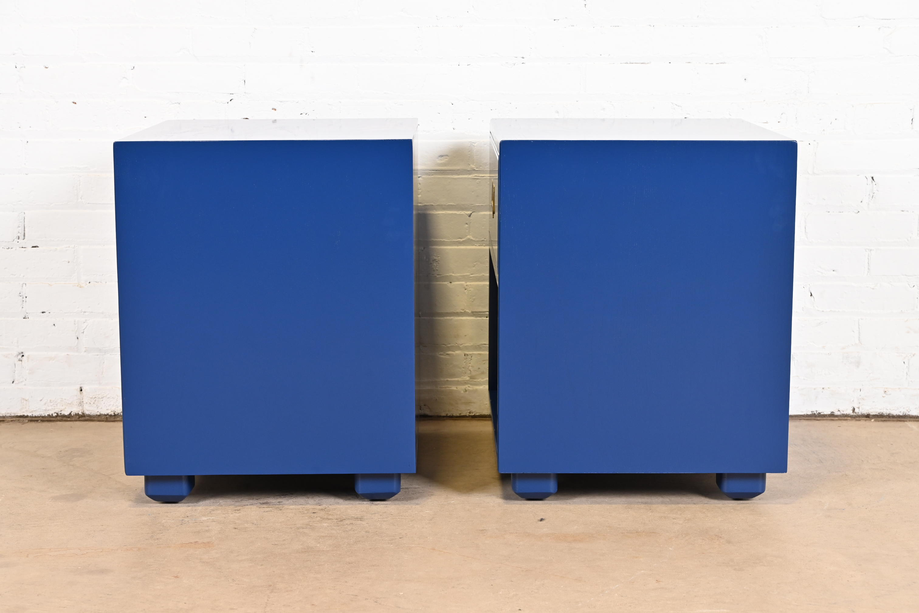 Henredon Mid-Century Hollywood Regency Campaign Blue Lacquered Nightstands, Newly Refinished - Image 10