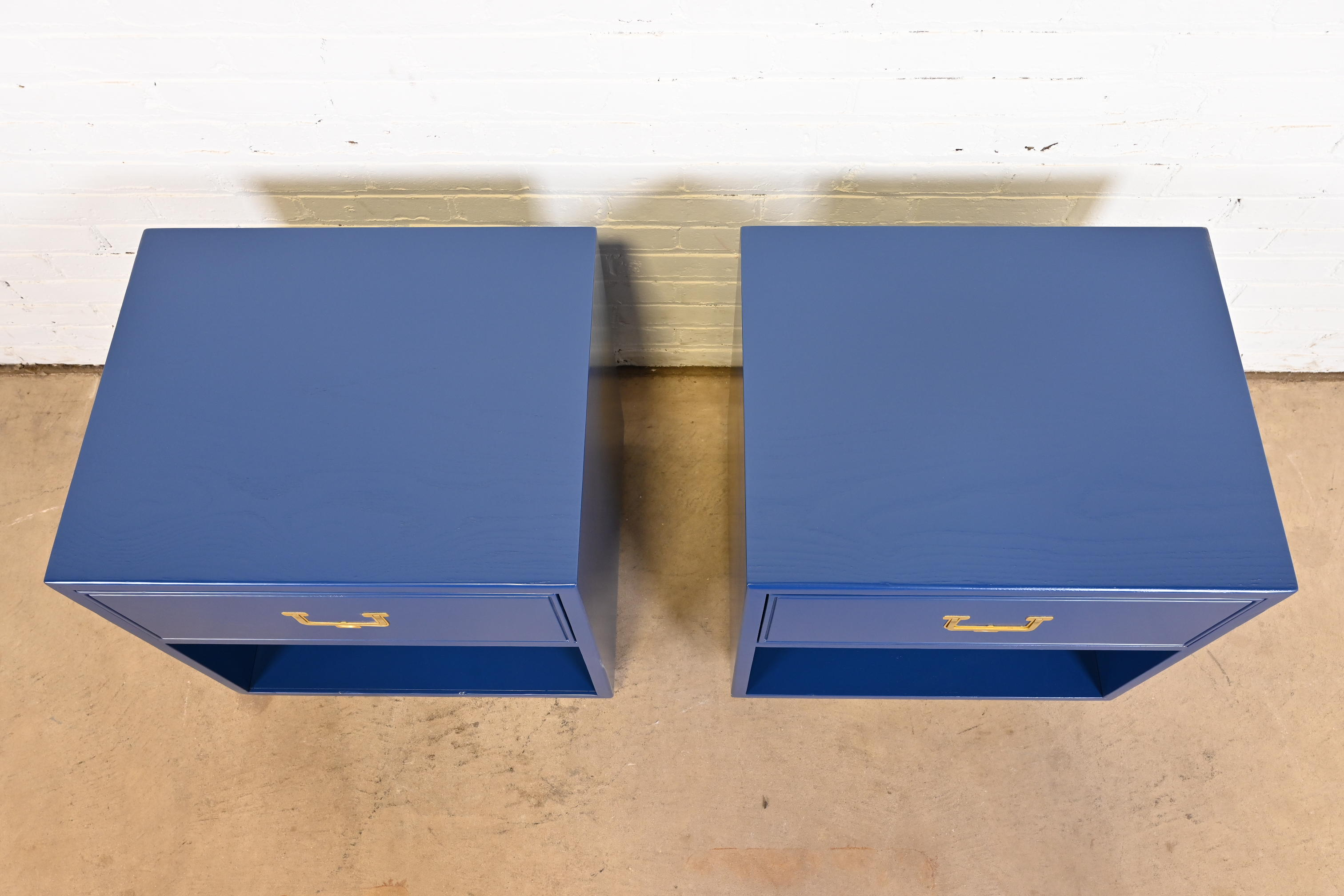Henredon Mid-Century Hollywood Regency Campaign Blue Lacquered Nightstands, Newly Refinished - Image 9