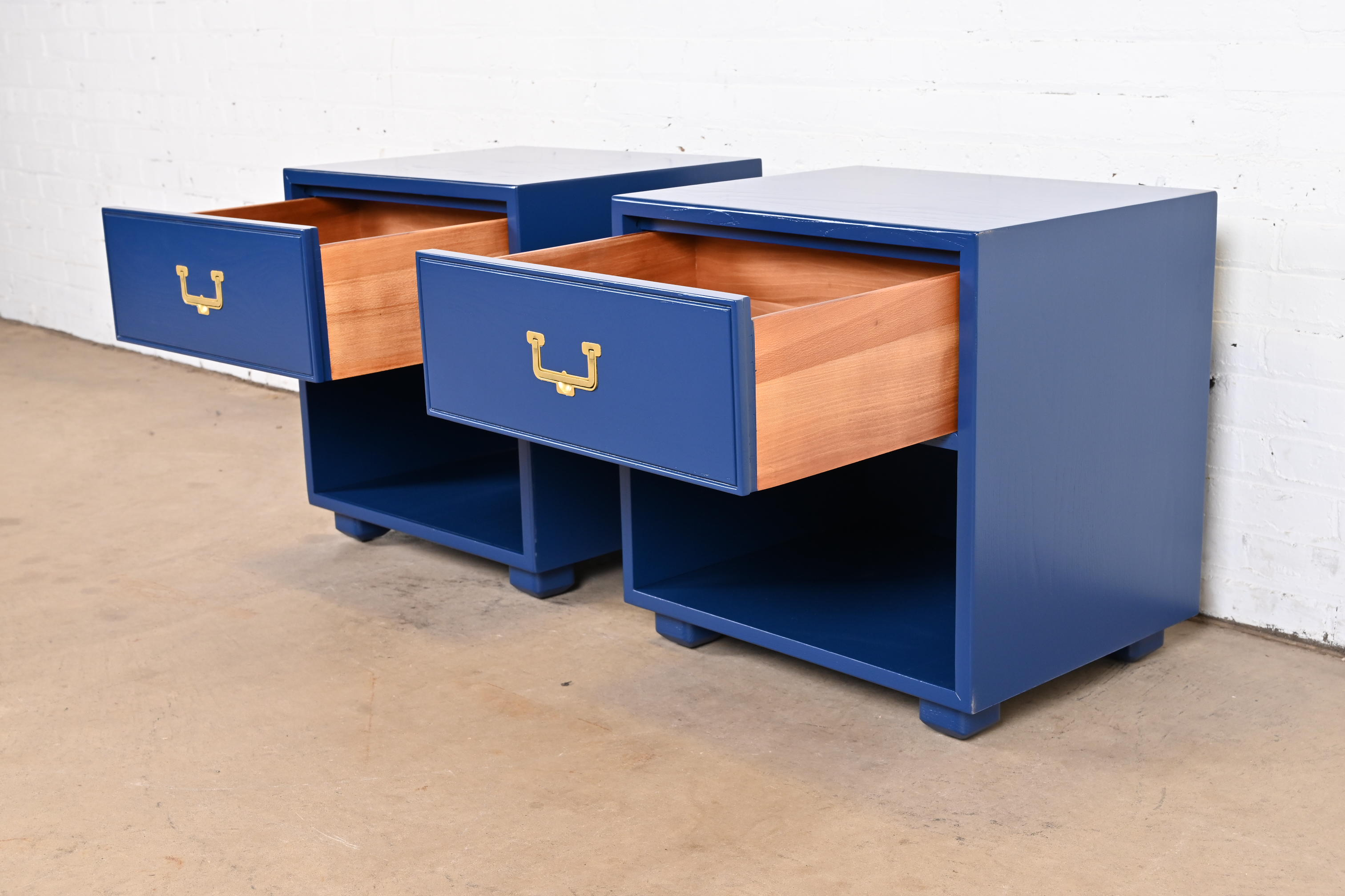 Henredon Mid-Century Hollywood Regency Campaign Blue Lacquered Nightstands, Newly Refinished - Image 6