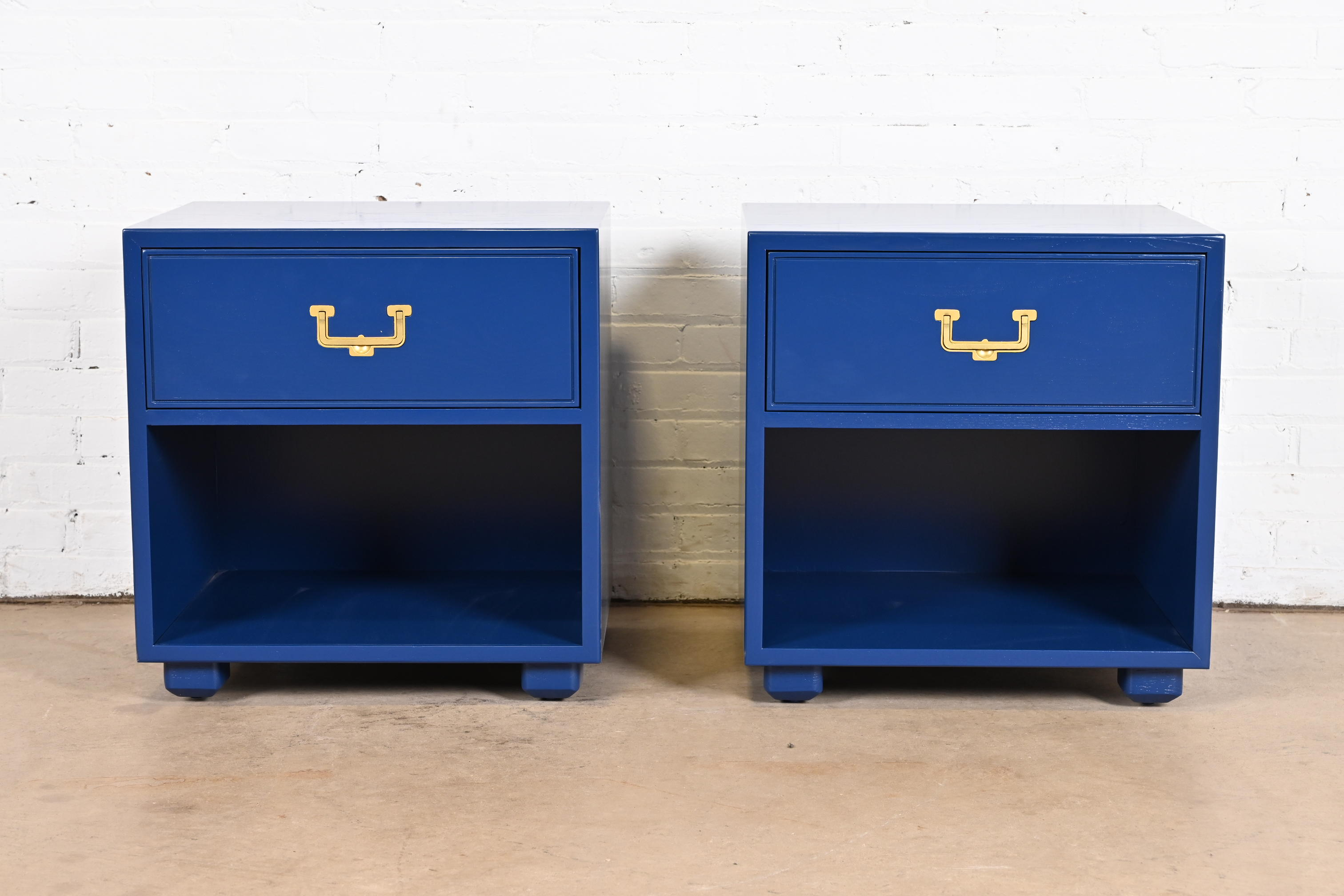 Henredon Mid-Century Hollywood Regency Campaign Blue Lacquered Nightstands, Newly Refinished - Image 3
