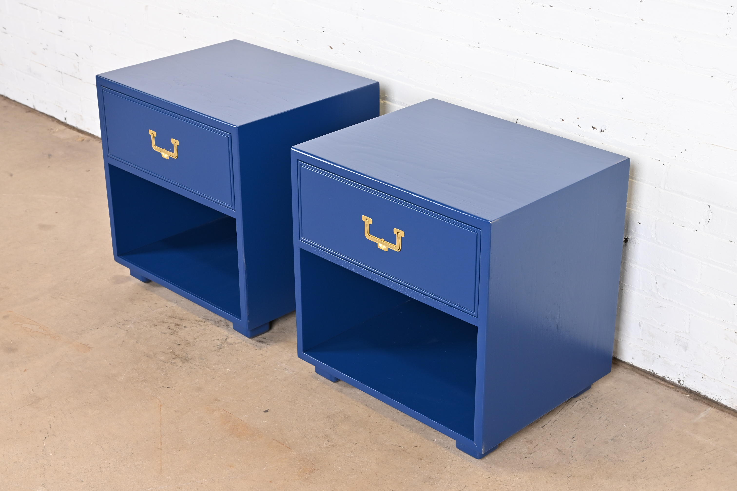 Henredon Mid-Century Hollywood Regency Campaign Blue Lacquered Nightstands, Newly Refinished - Image 2