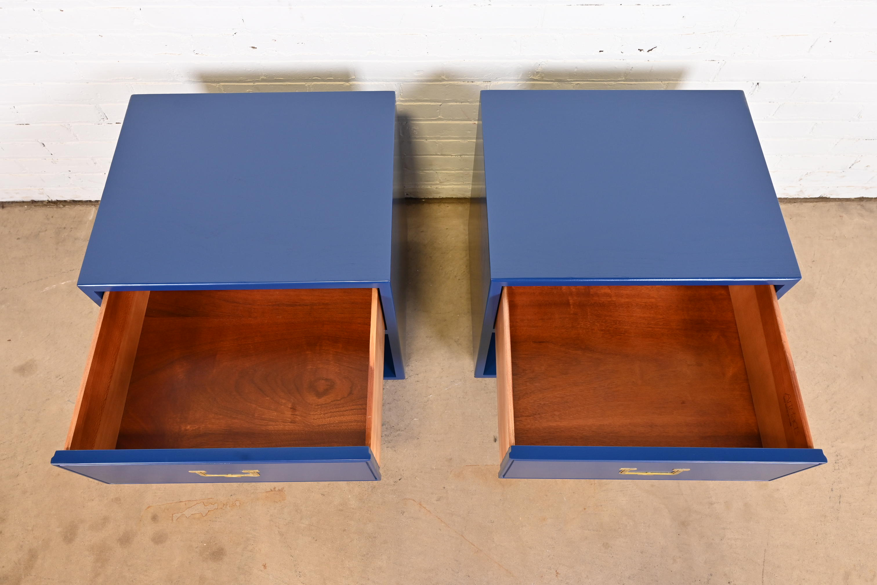 Henredon Mid-Century Hollywood Regency Campaign Blue Lacquered Nightstands, Newly Refinished - Image 7