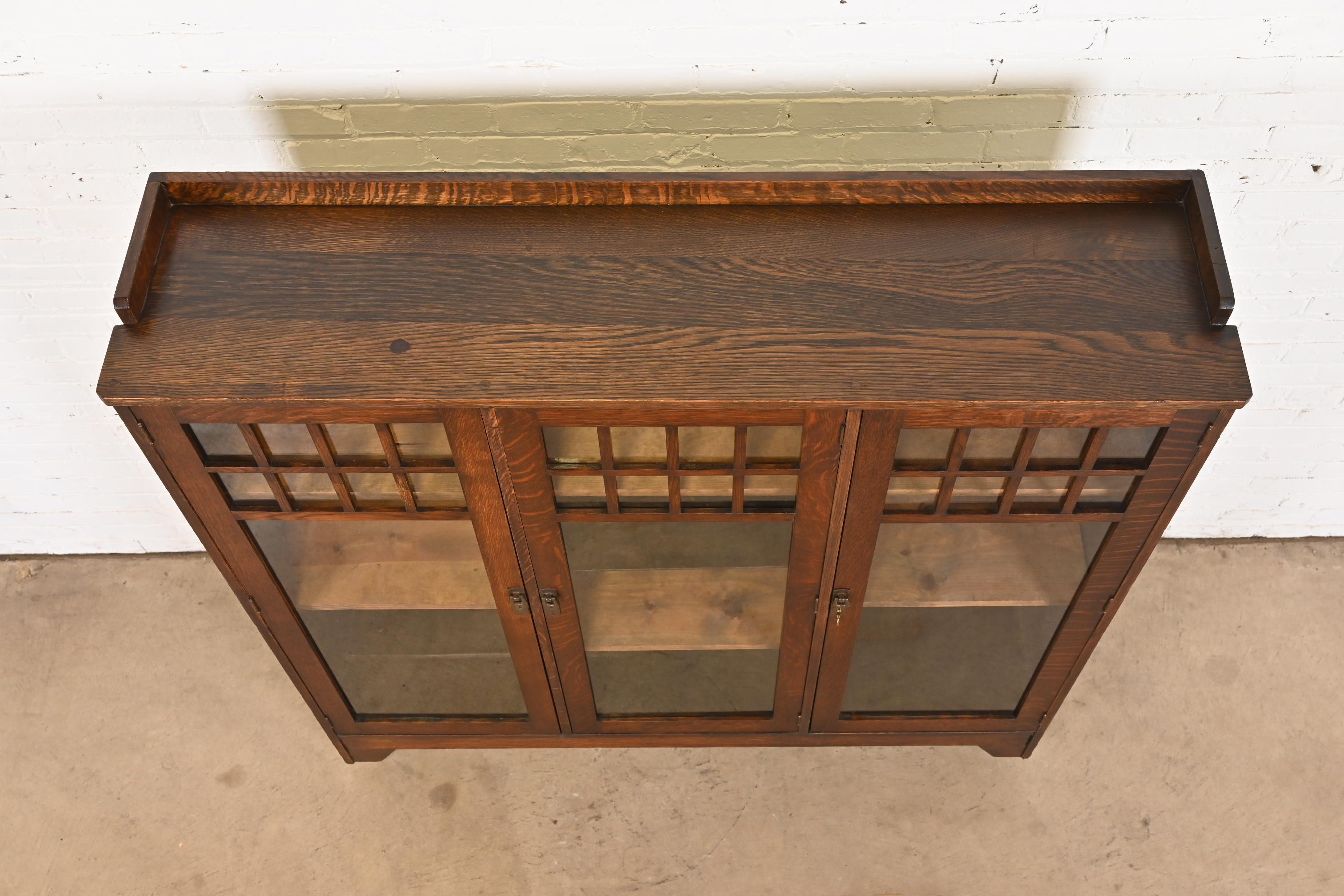 Lifetime Mission Oak Arts and Crafts Triple Bookcase, Circa 1900 - Image 7