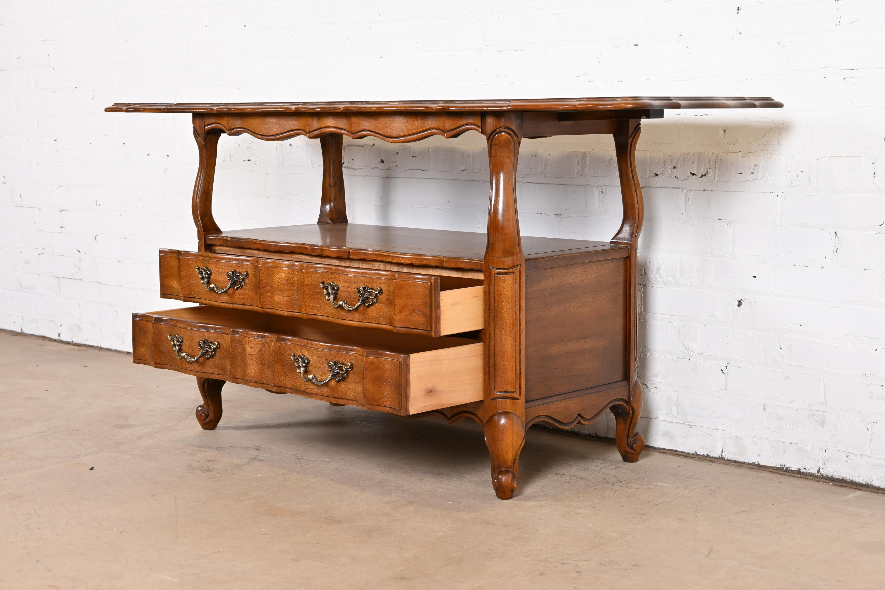 Thomasville French Provincial Louis XV Pecan Buffet Server or Bar Cabinet, Circa 1970s - Image 7