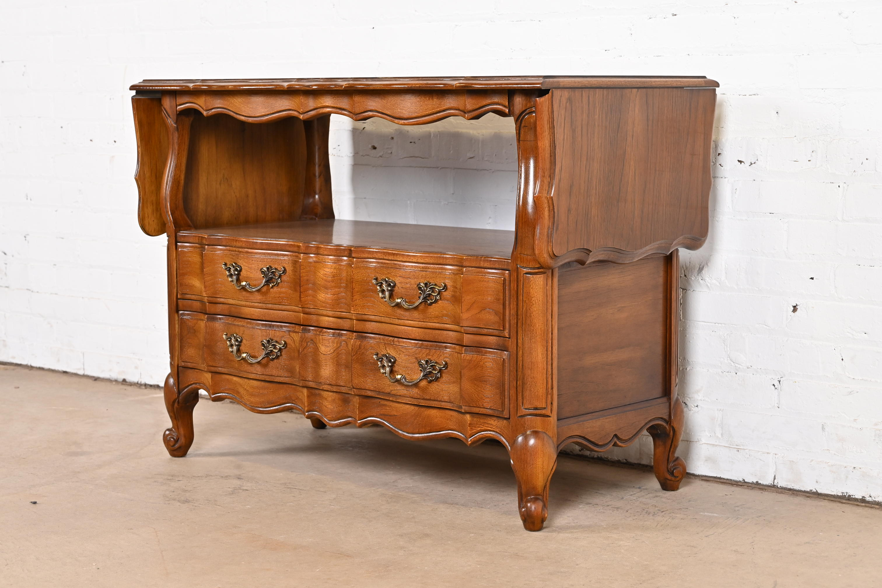 Thomasville French Provincial Louis XV Pecan Buffet Server or Bar Cabinet, Circa 1970s