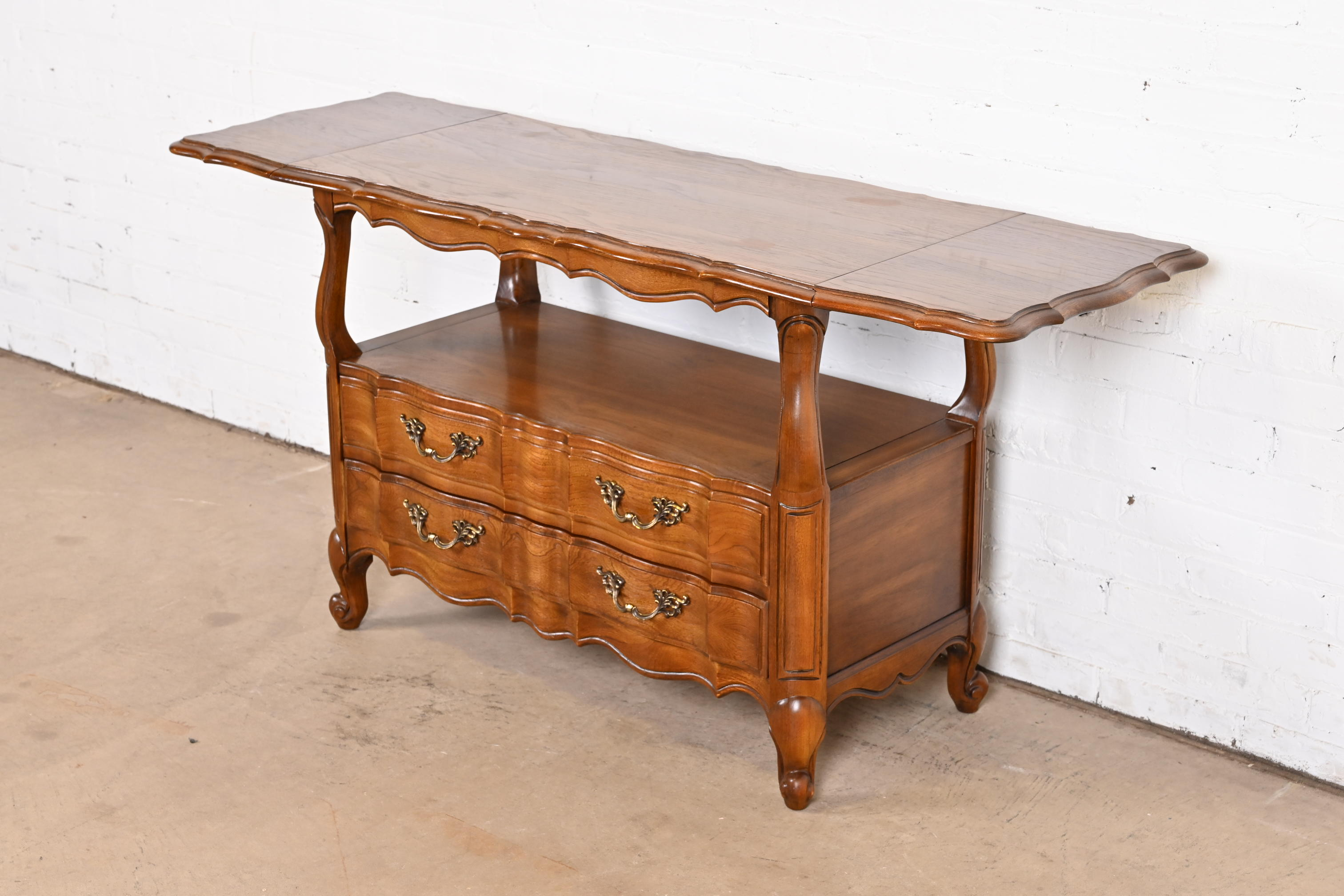 Thomasville French Provincial Louis XV Pecan Buffet Server or Bar Cabinet, Circa 1970s - Image 4