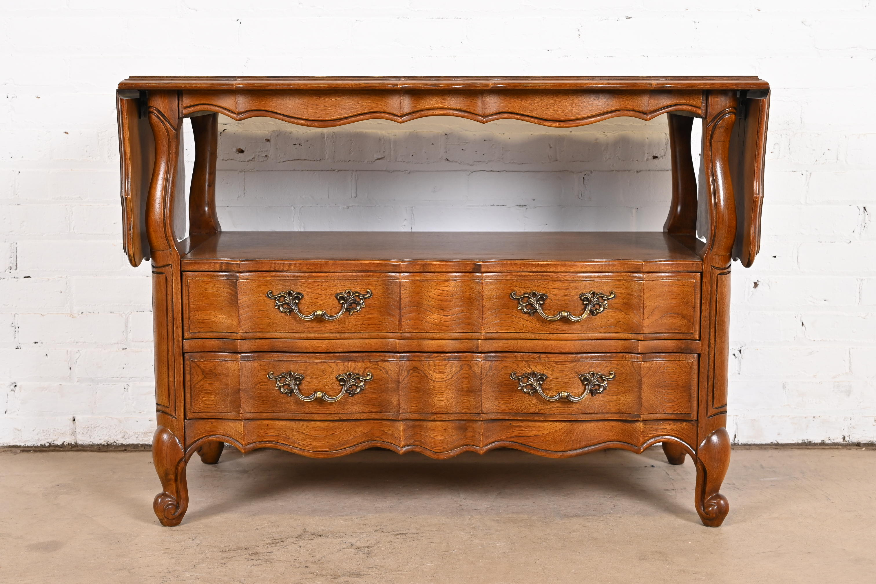 Thomasville French Provincial Louis XV Pecan Buffet Server or Bar Cabinet, Circa 1970s - Image 2
