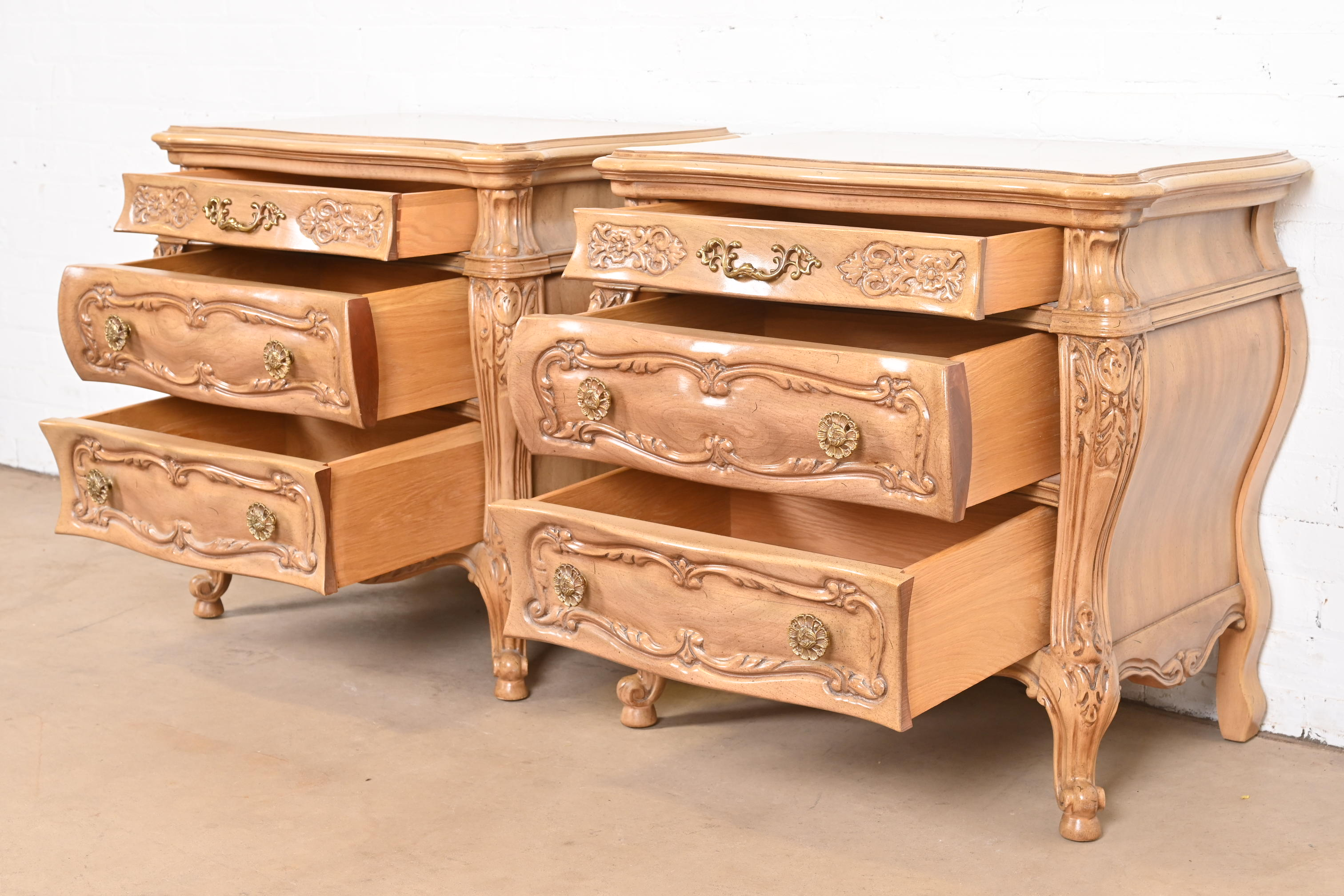 Grosfeld House Style French Provincial Louis XV Carved Bleached Walnut Bedside Chests, Pair - Image 5
