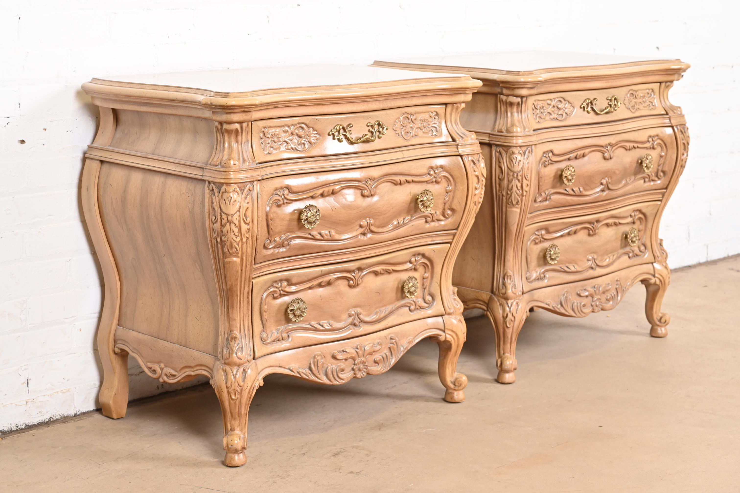 Grosfeld House Style French Provincial Louis XV Carved Bleached Walnut Bedside Chests, Pair - Image 3
