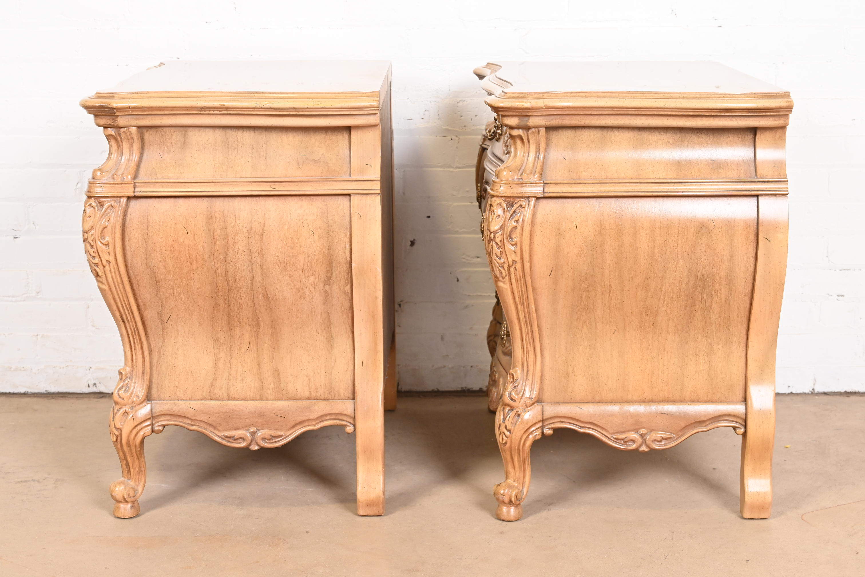Grosfeld House Style French Provincial Louis XV Carved Bleached Walnut Bedside Chests, Pair - Image 10