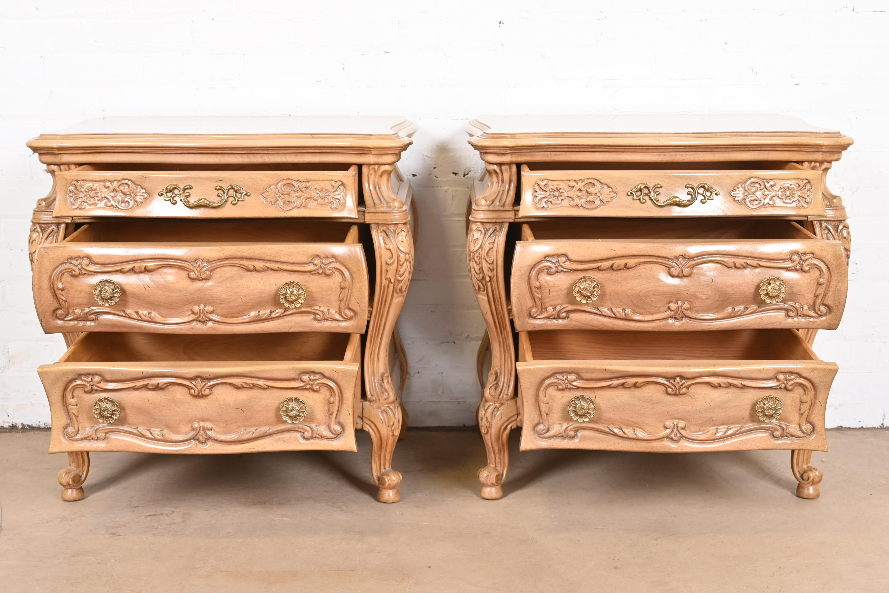 Grosfeld House Style French Provincial Louis XV Carved Bleached Walnut Bedside Chests, Pair - Image 4