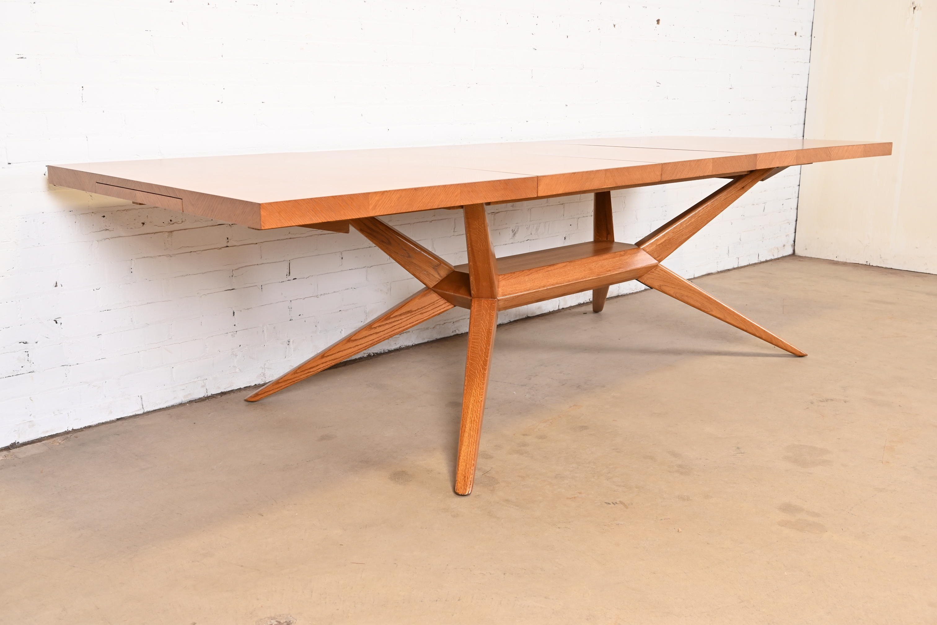 Harold Schwartz for Romweber Mid-Century Modern Oak Spider Leg Extension Dining Table, Newly Refinished - Image 4