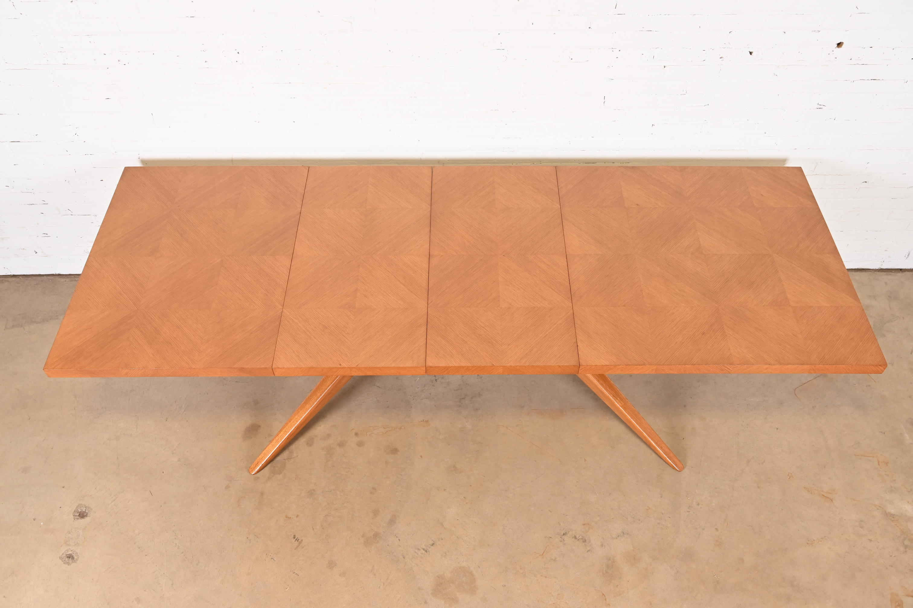 Harold Schwartz for Romweber Mid-Century Modern Oak Spider Leg Extension Dining Table, Newly Refinished - Image 5