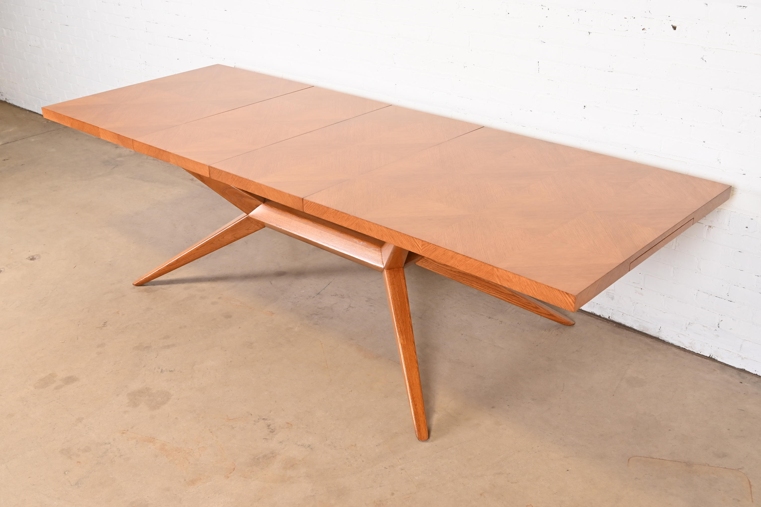 Harold Schwartz for Romweber Mid-Century Modern Oak Spider Leg Extension Dining Table, Newly Refinished - Image 3