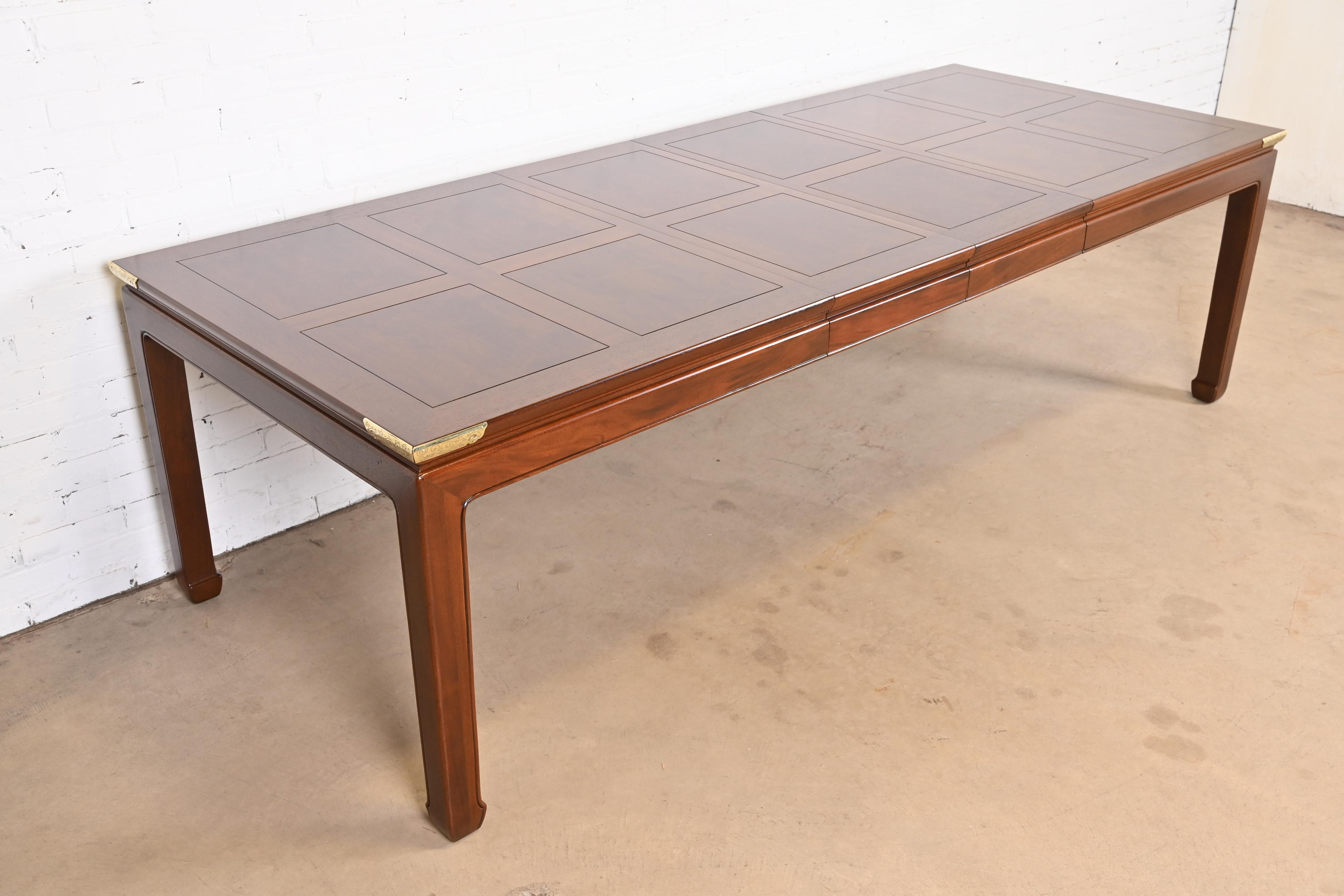 Henredon Hollywood Regency Chinoiserie Mahogany and Brass Extension Dining Table, Newly Refinished - Image 5