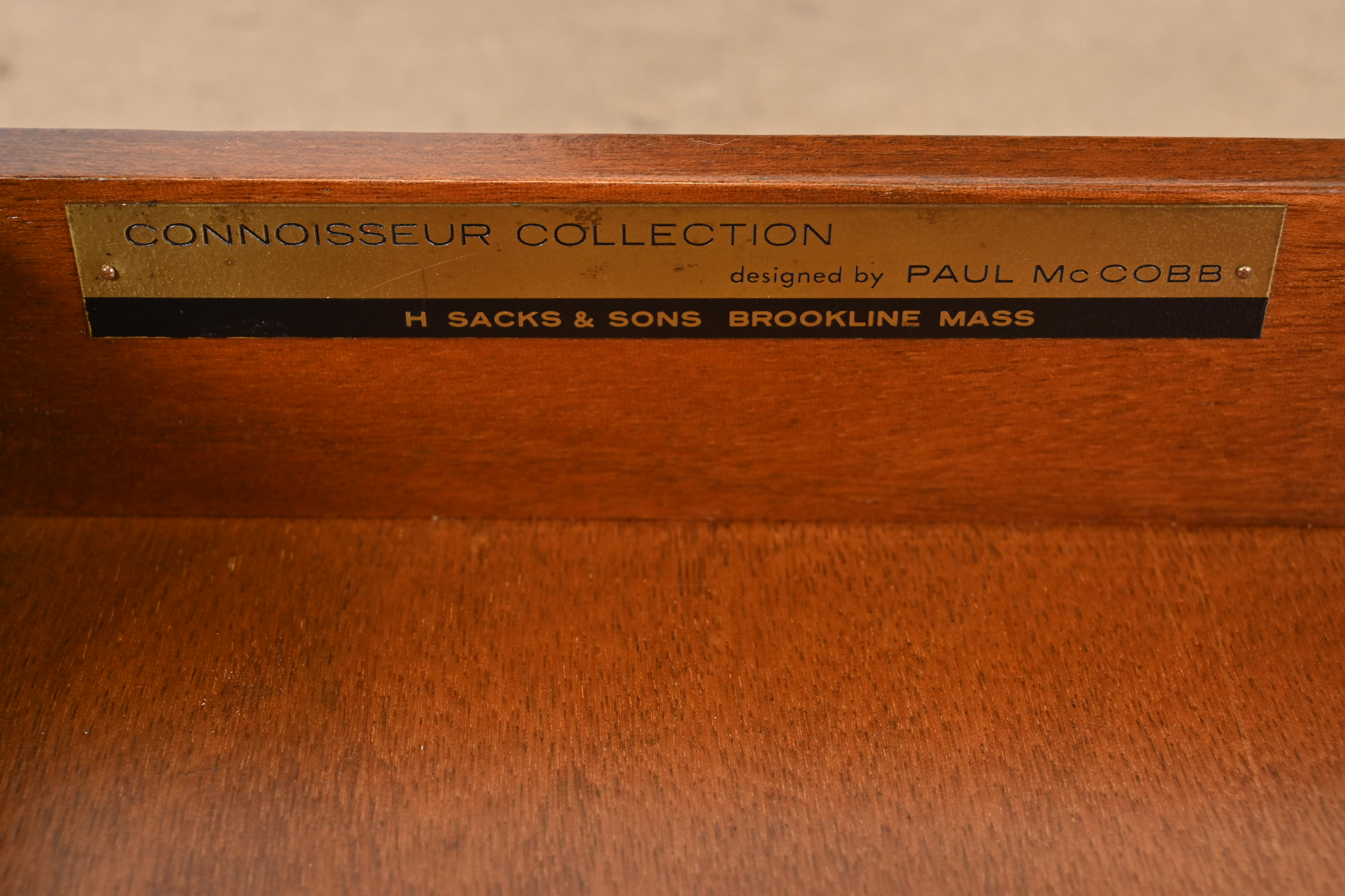 Paul McCobb Connoisseur Collection Mahogany and Brass Wedge Nightstands or Side Tables, Newly Refinished - Image 8