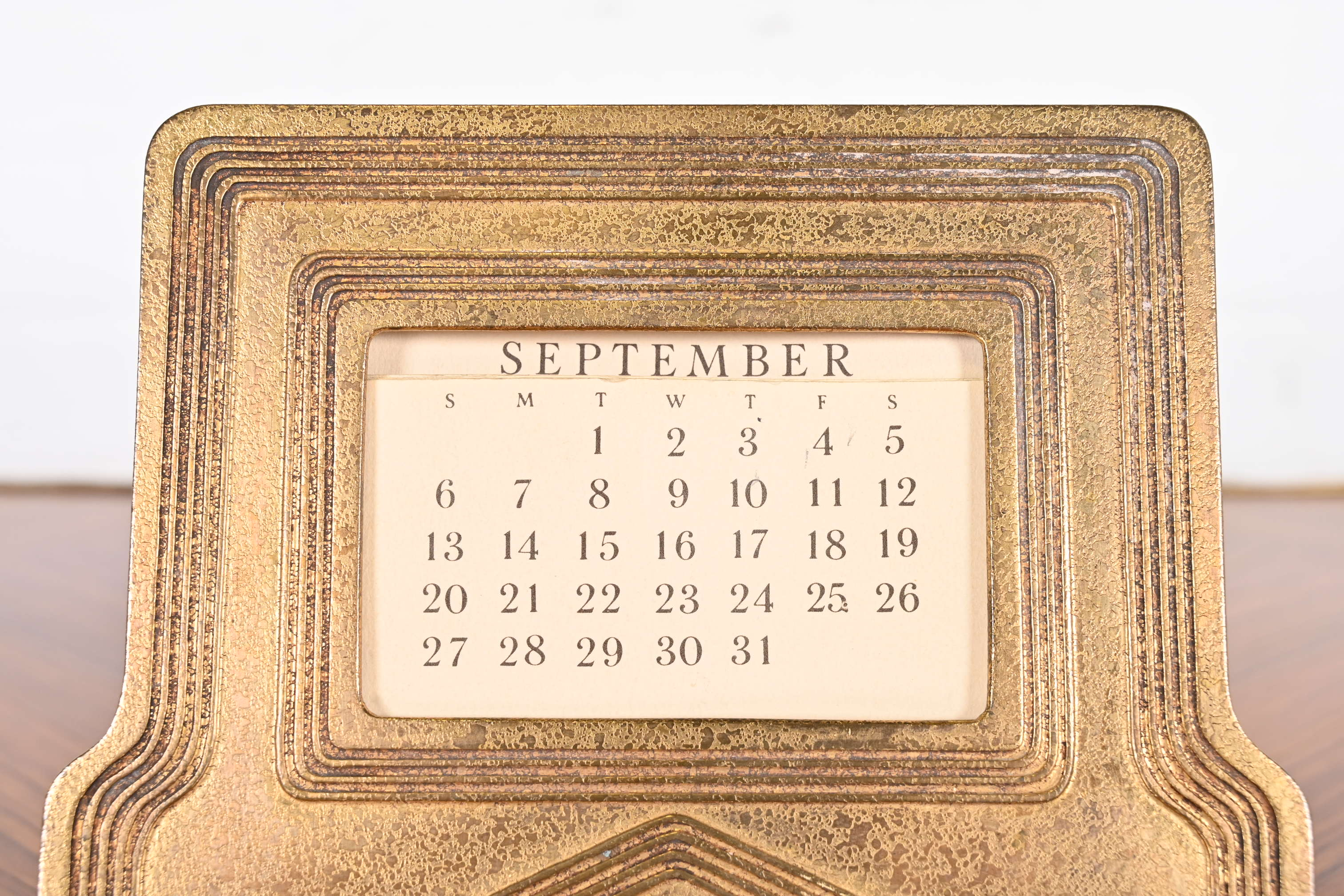 Tiffany Studios New York Graduate Bronze Doré Desk Calendar Frame or Picture Frame - Image 4