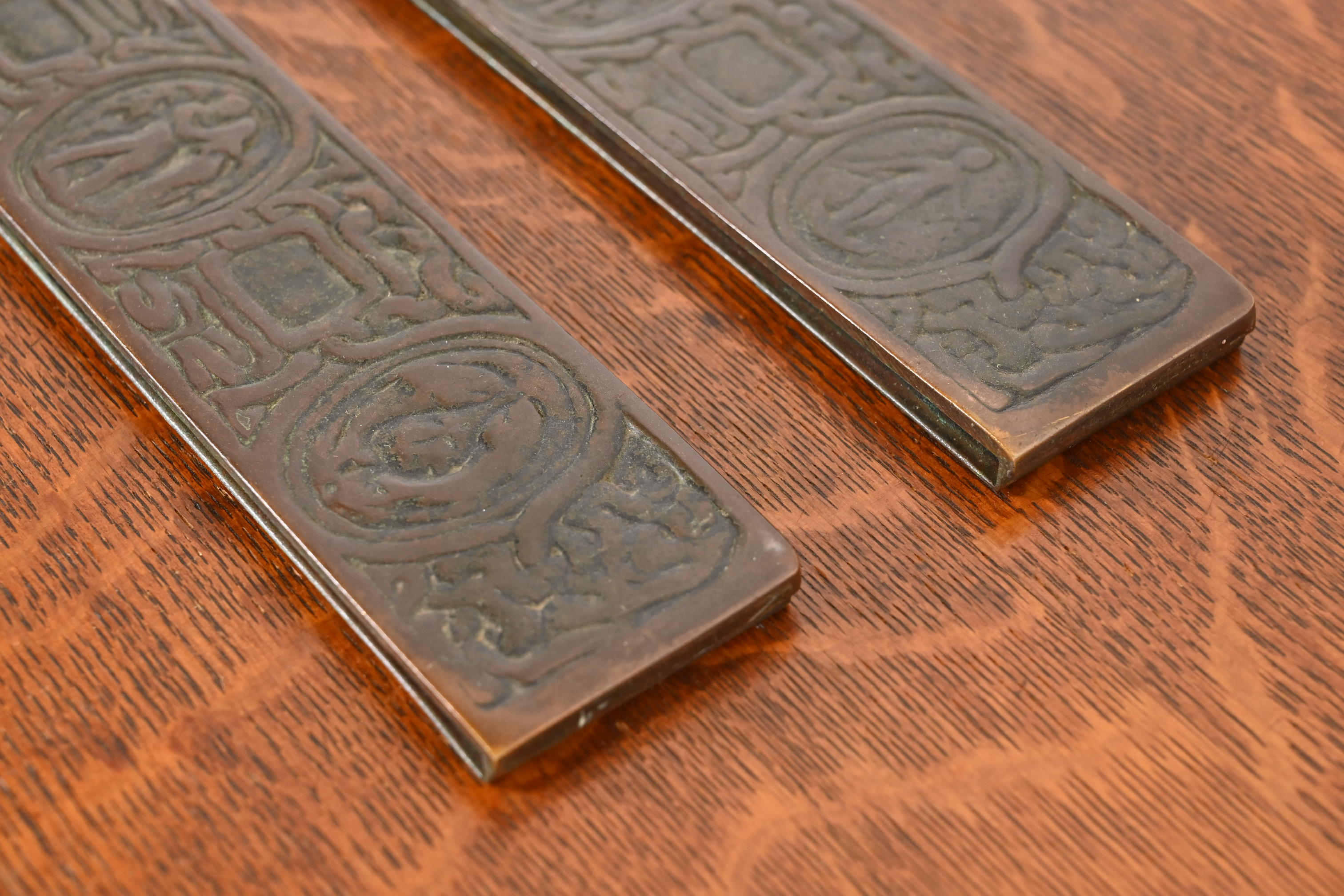 Tiffany Studios New York Zodiac Bronze Blotter Ends With Green Leather Desk Pad - Image 9