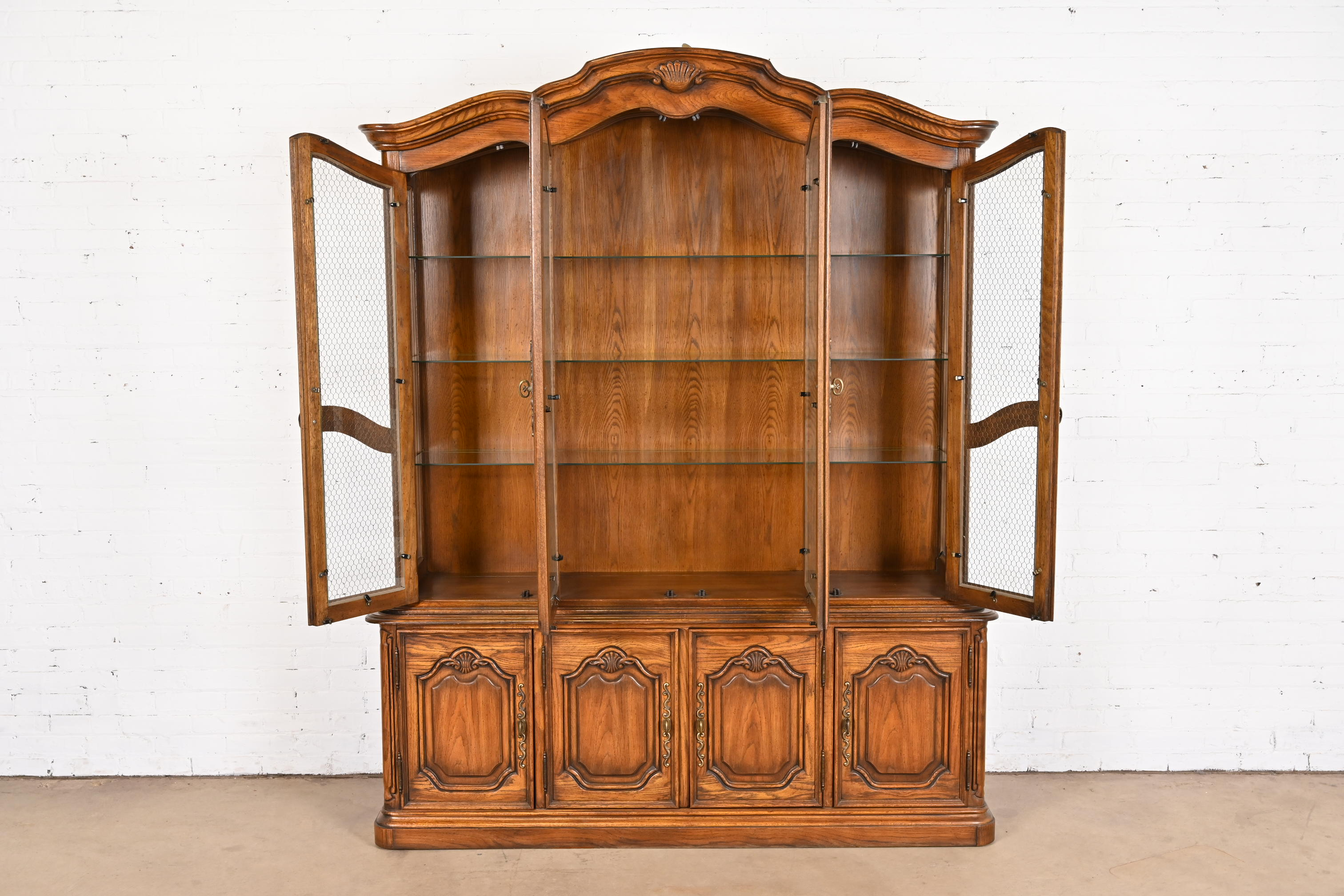 Drexel Heritage French Provincial Carved Oak Lighted Breakfront Bookcase Cabinet, 1970s - Image 4