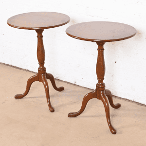 Kittinger Queen Anne Mahogany Tilt-Top Pedestal Tea Tables, Pair