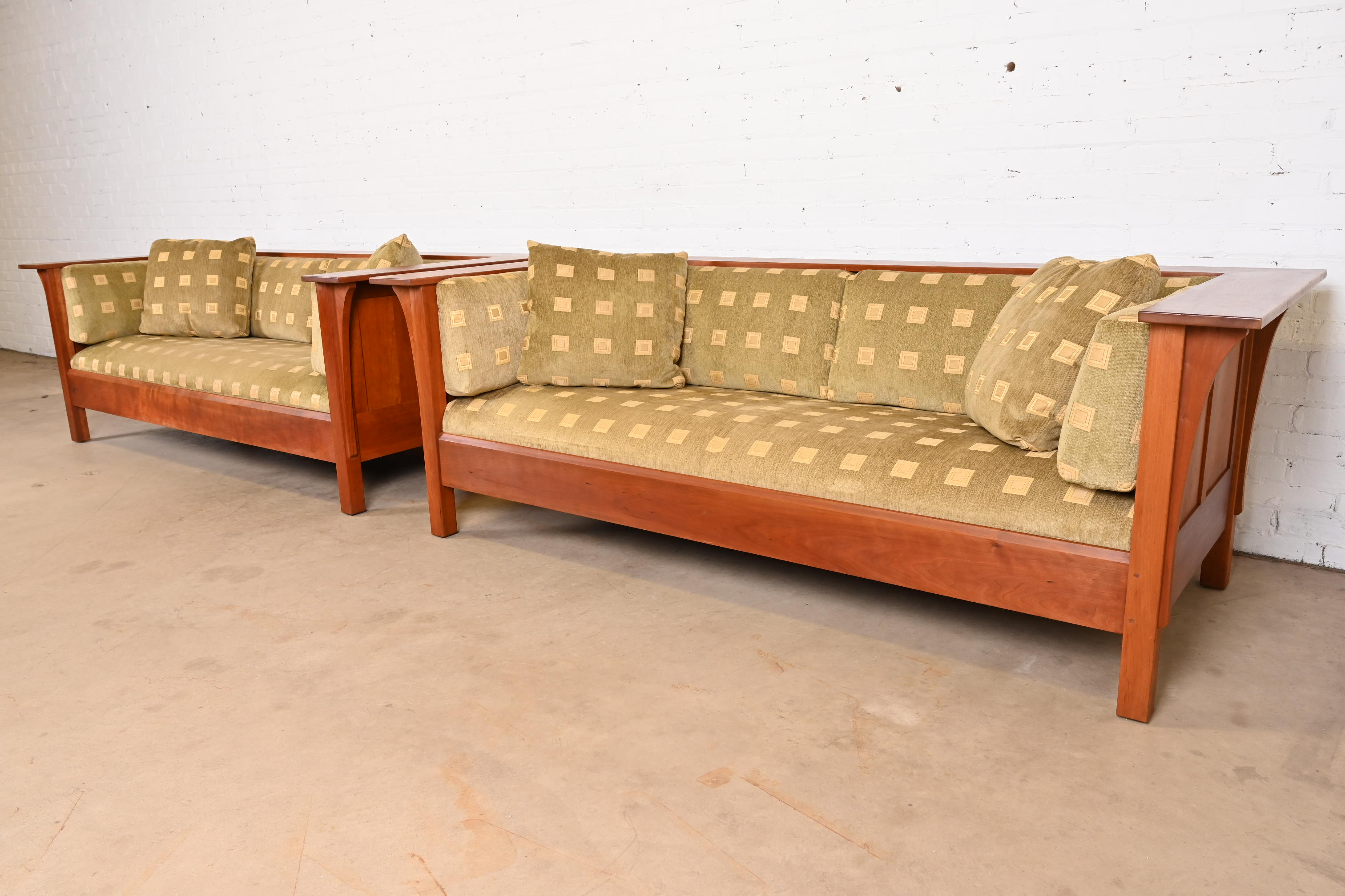 Stickley Mission Arts and Crafts Cherry Wood Settle Sofa - Image 11