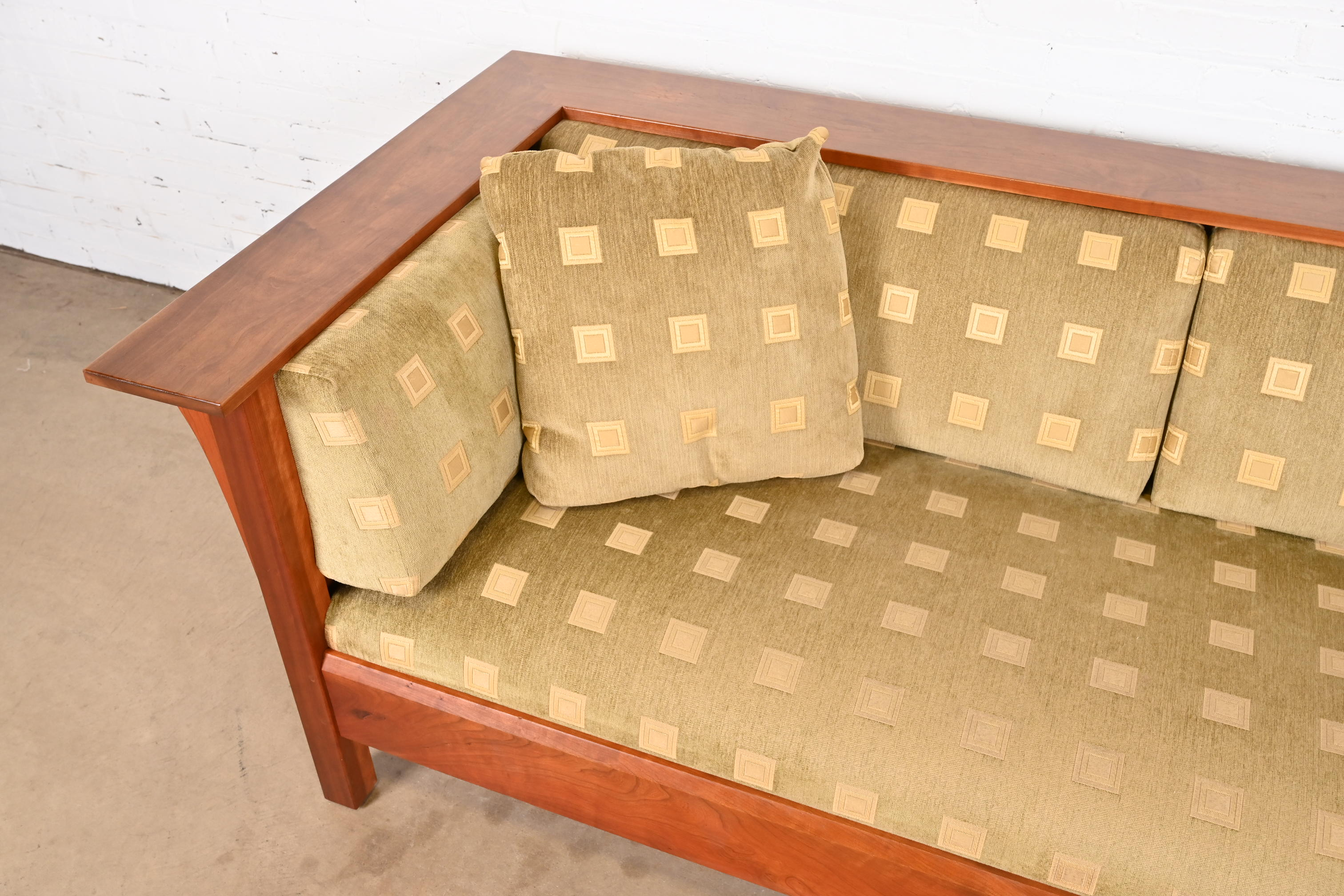 Stickley Mission Arts and Crafts Cherry Wood Settle Sofa - Image 4