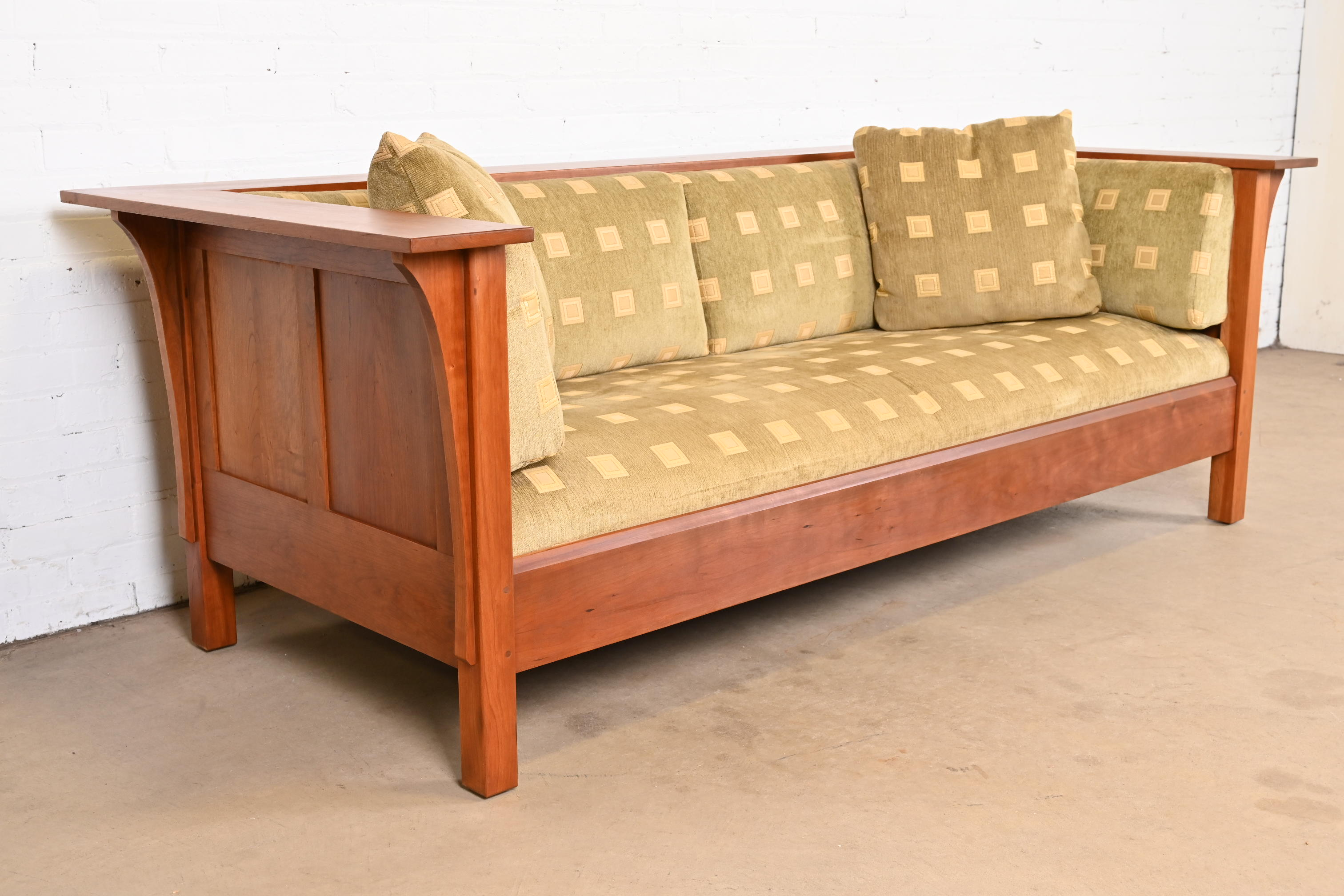 Stickley Mission Arts and Crafts Cherry Wood Settle Sofa - Image 3