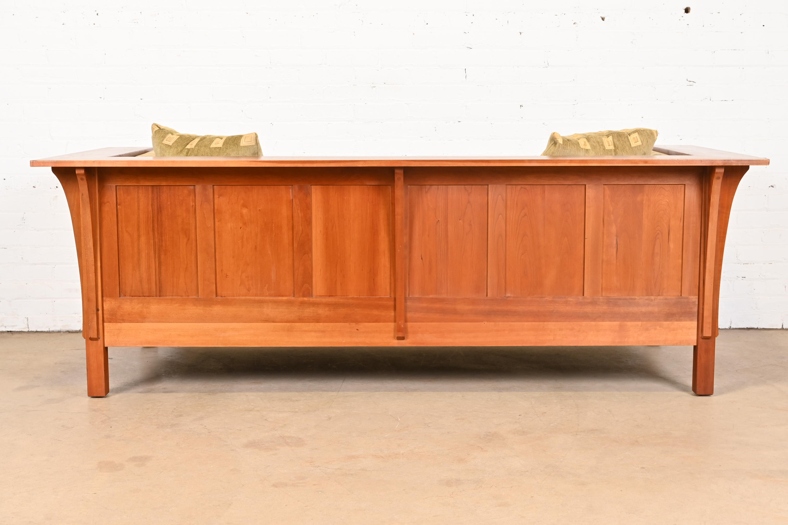 Stickley Mission Arts and Crafts Cherry Wood Settle Sofa - Image 8