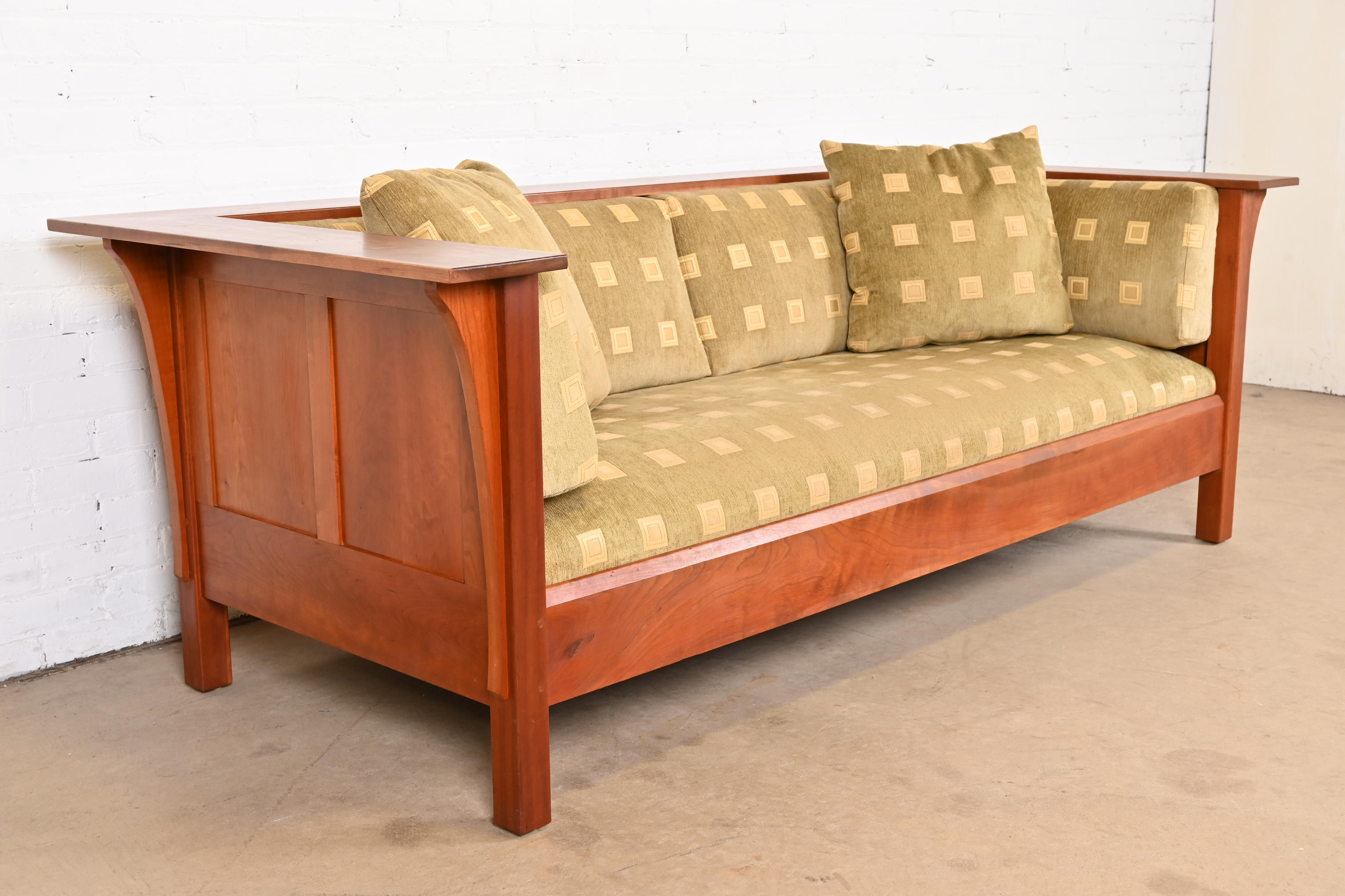 Stickley Mission Arts and Crafts Cherry Wood Settle Sofa - Image 3