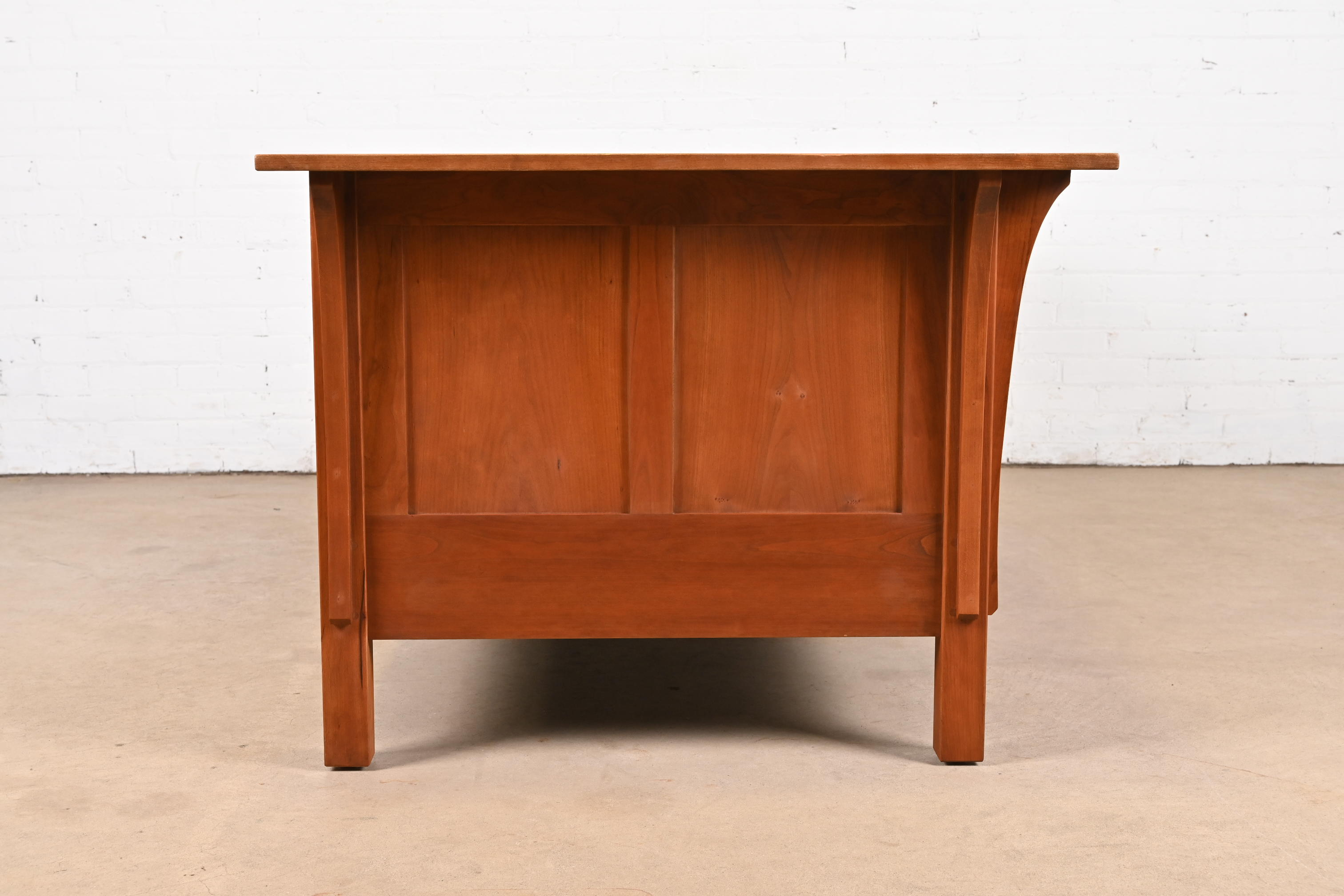 Stickley Mission Arts and Crafts Cherry Wood Settle Sofa - Image 7