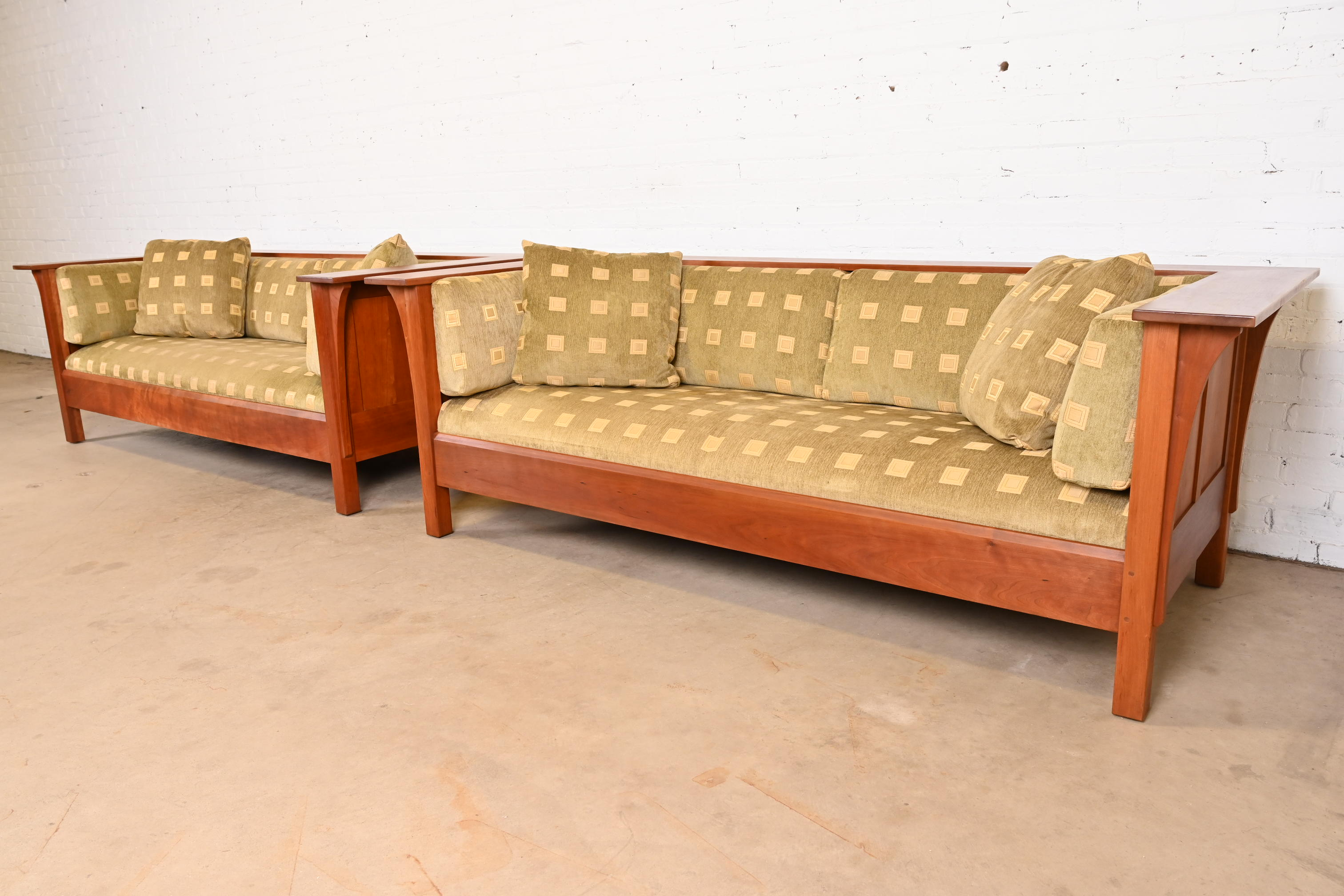 Stickley Mission Arts and Crafts Cherry Wood Settle Sofa - Image 11