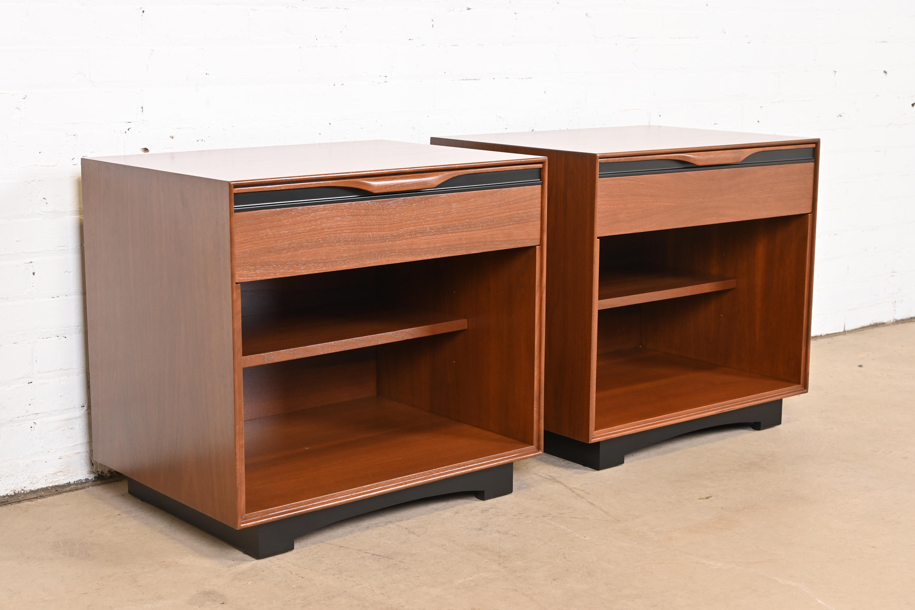 John Kapel for Glenn of California Sculpted Walnut and Black Lacquered Nightstands, Newly Refinished - Image 5