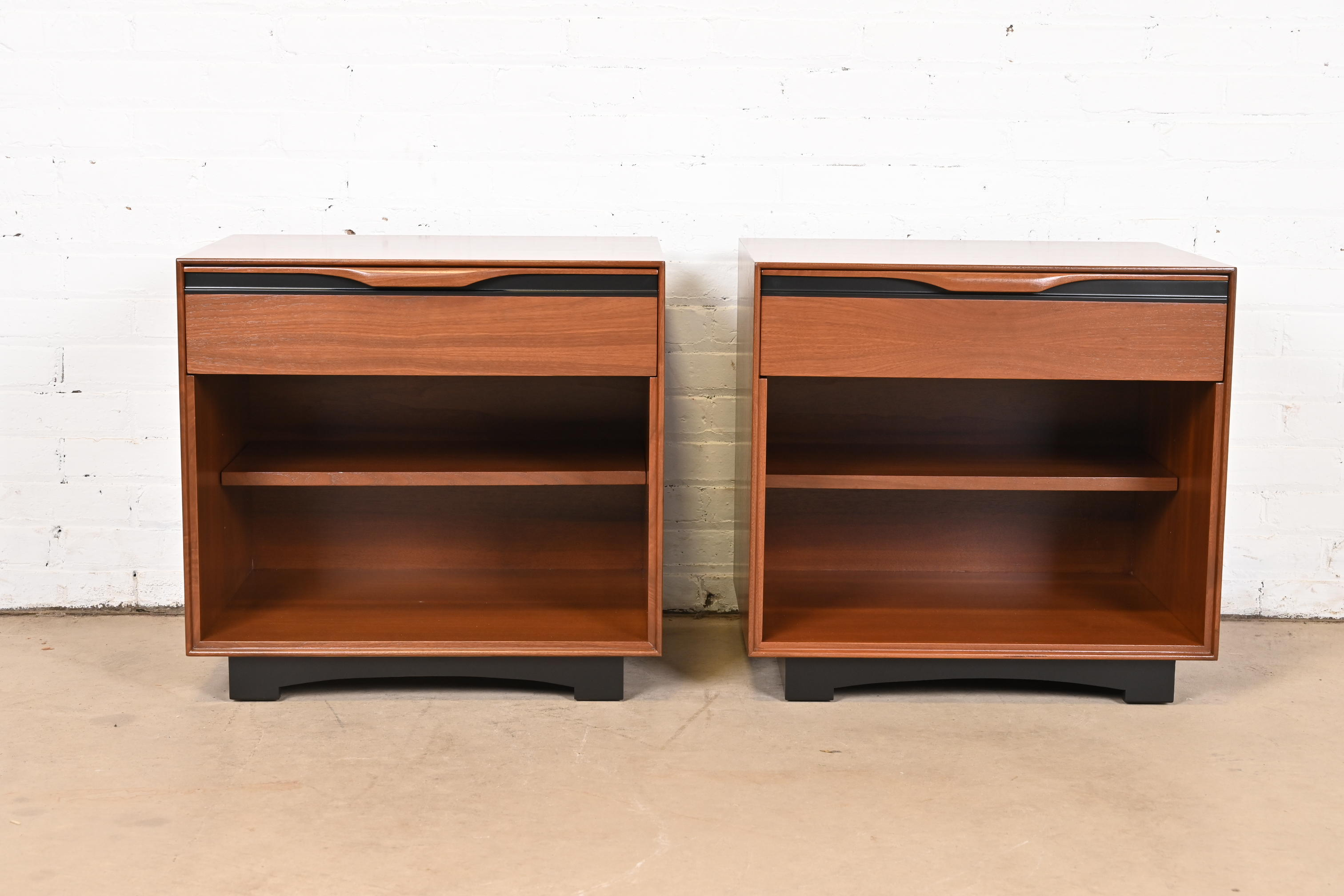 John Kapel for Glenn of California Sculpted Walnut and Black Lacquered Nightstands, Newly Refinished - Image 3