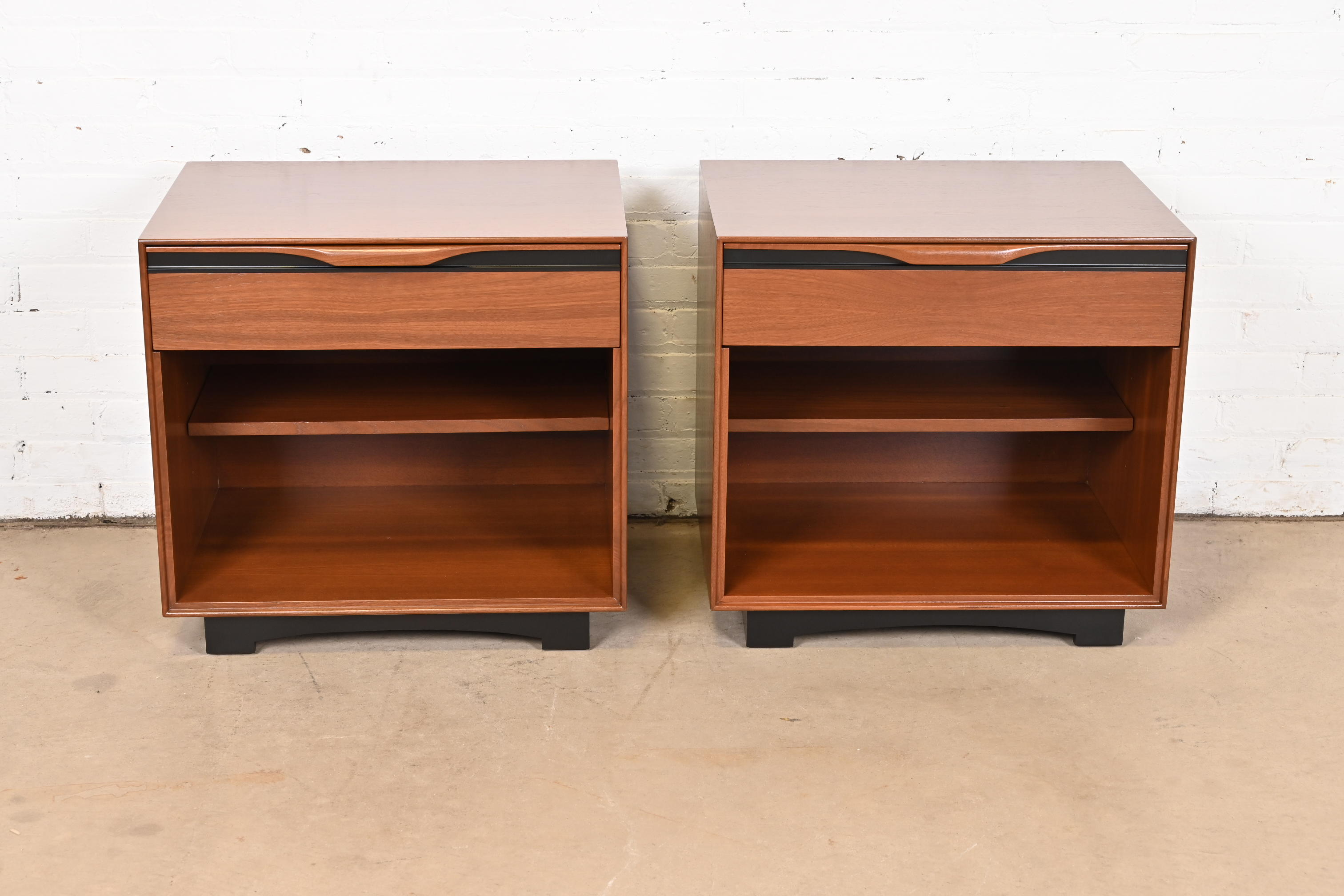 John Kapel for Glenn of California Sculpted Walnut and Black Lacquered Nightstands, Newly Refinished - Image 4