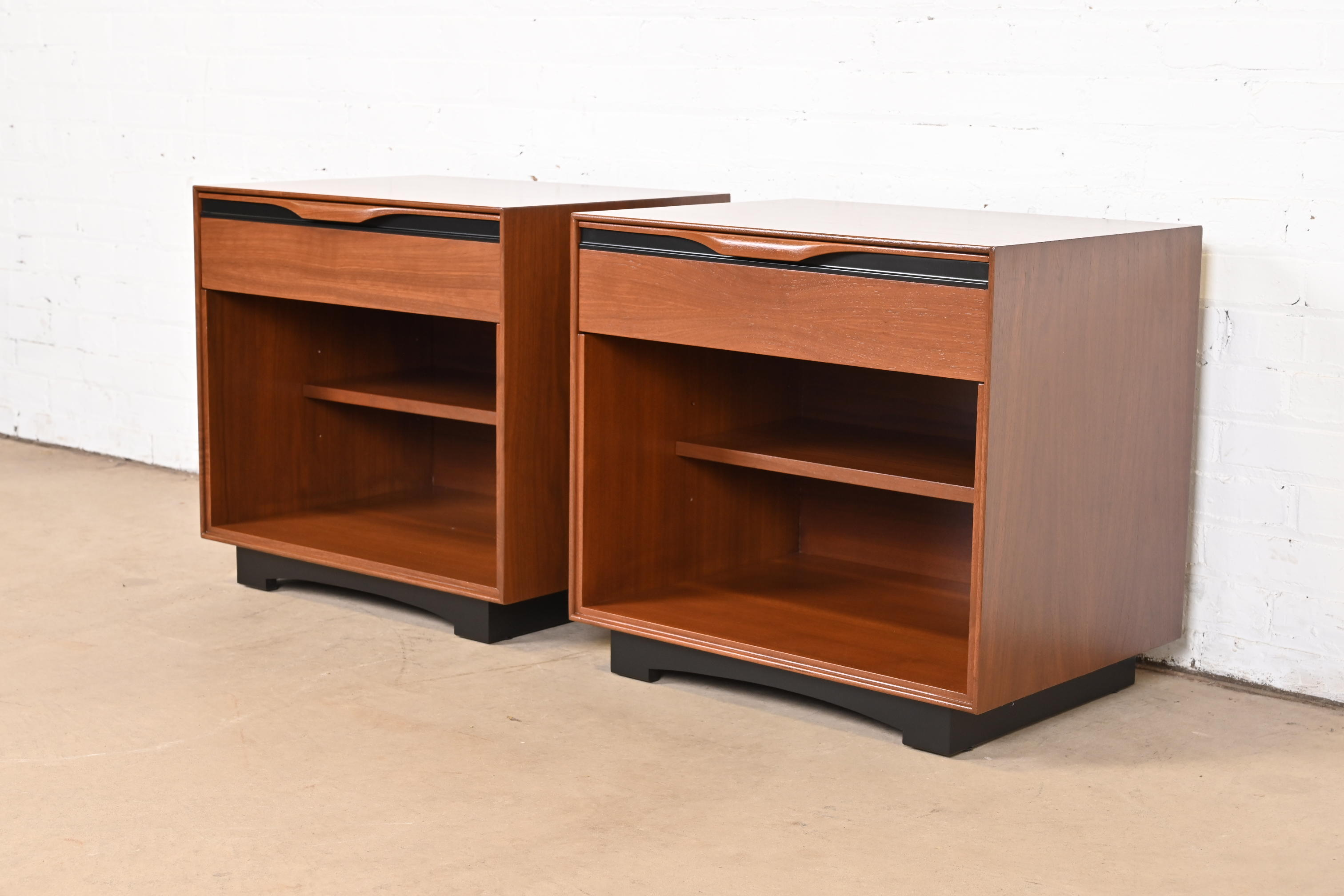 John Kapel for Glenn of California Sculpted Walnut and Black Lacquered Nightstands, Newly Refinished