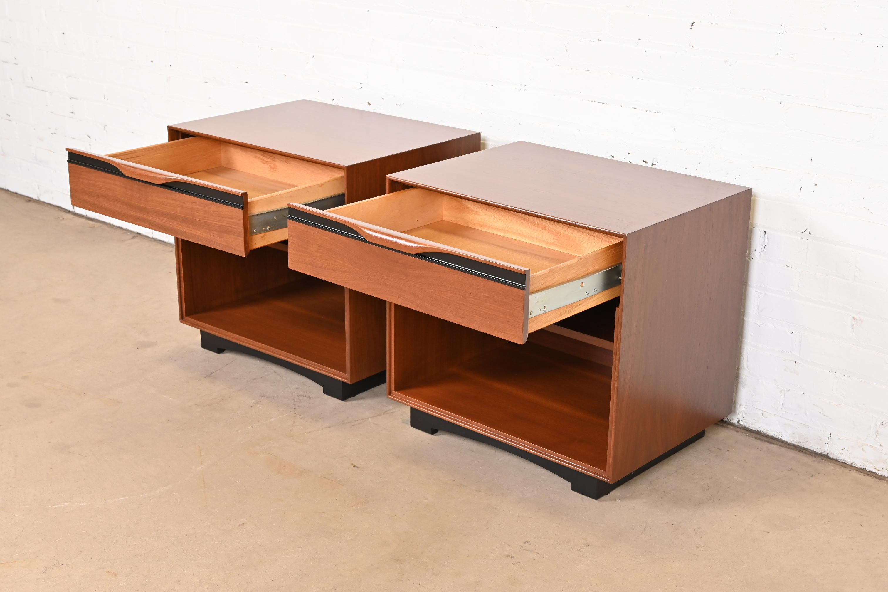 John Kapel for Glenn of California Sculpted Walnut and Black Lacquered Nightstands, Newly Refinished - Image 7