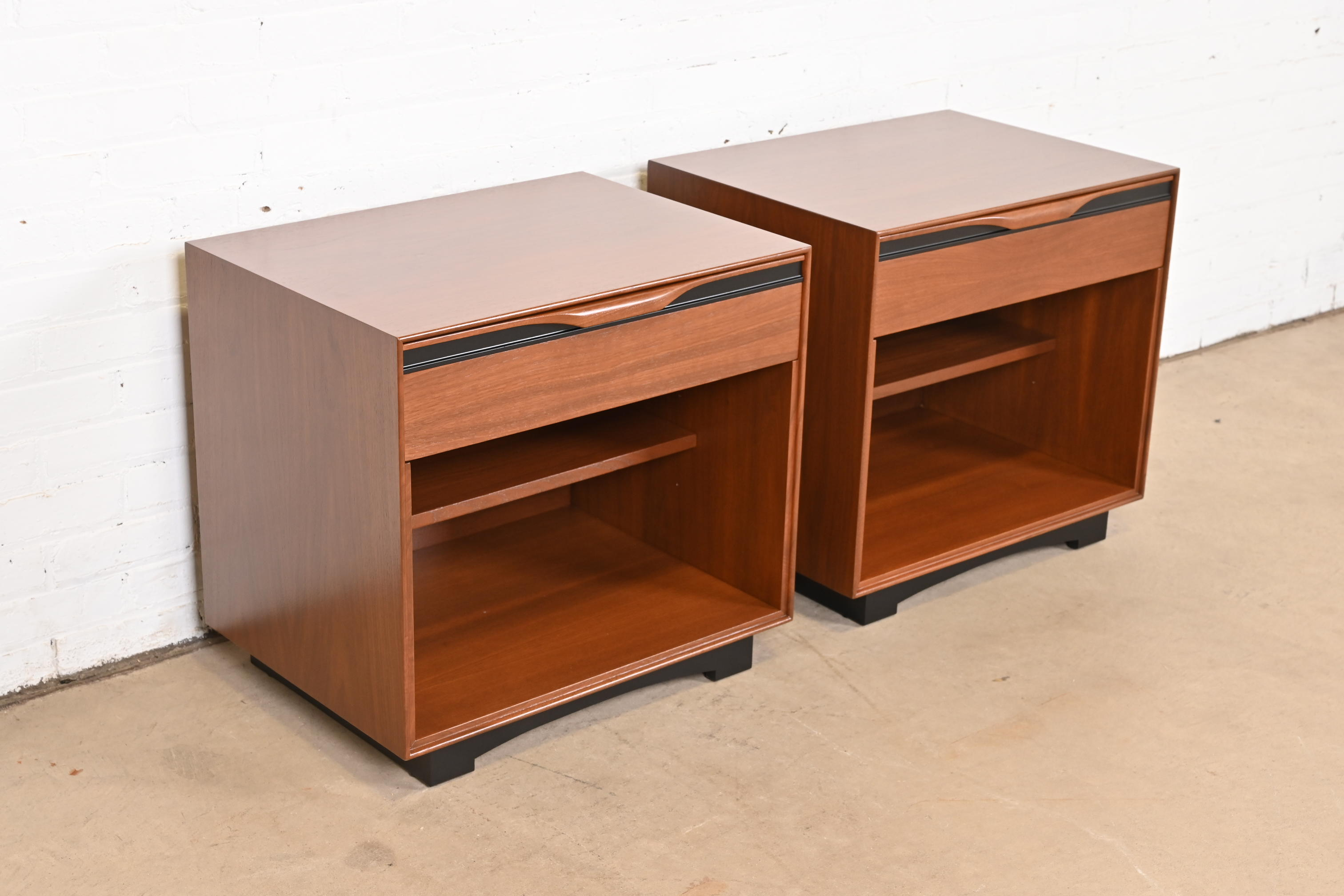 John Kapel for Glenn of California Sculpted Walnut and Black Lacquered Nightstands, Newly Refinished - Image 6